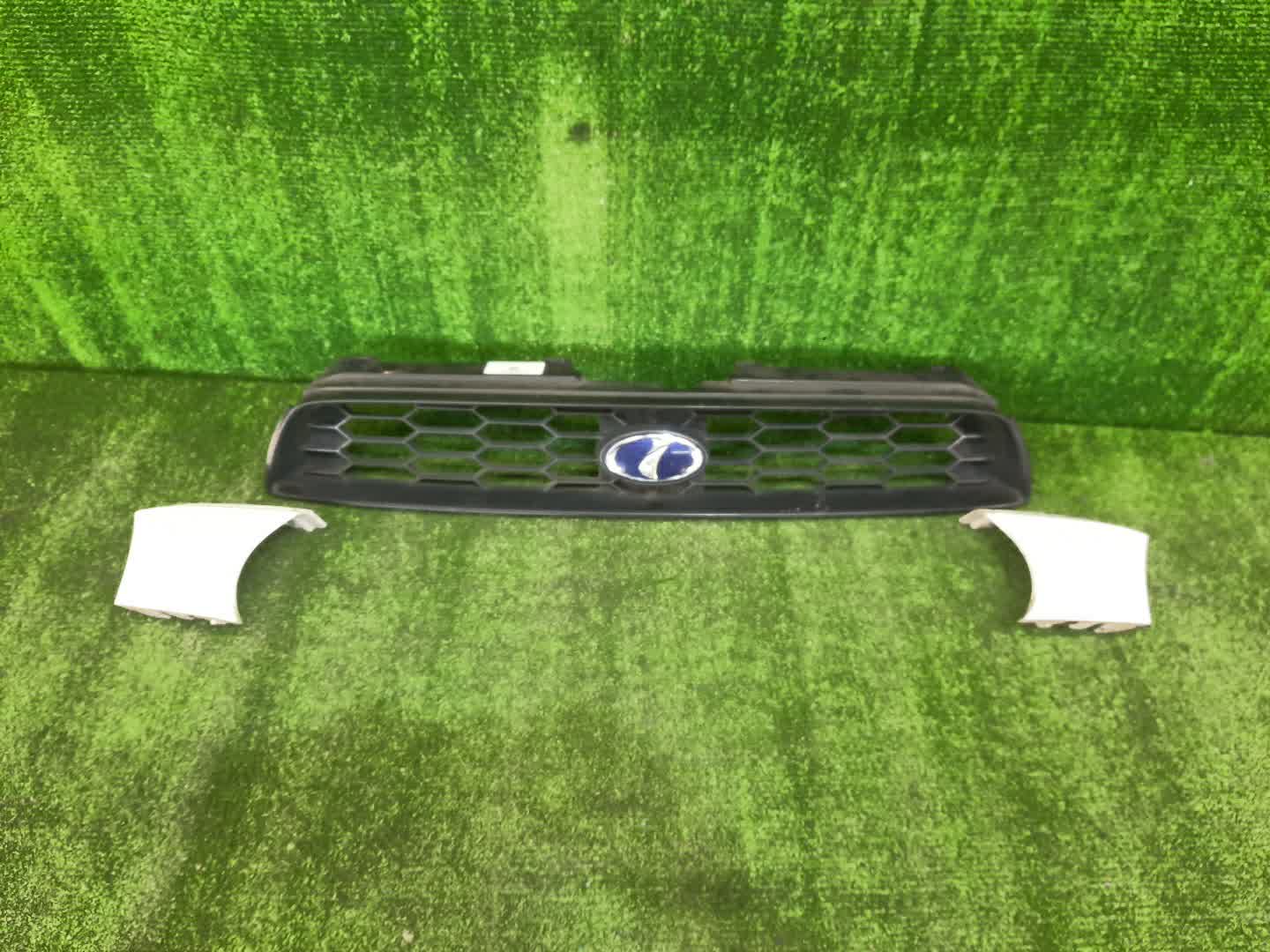 Решетка радиатора SUBARU IMPREZA GG2, GG9, GG3, GGA 91121FE000 1 ракурс