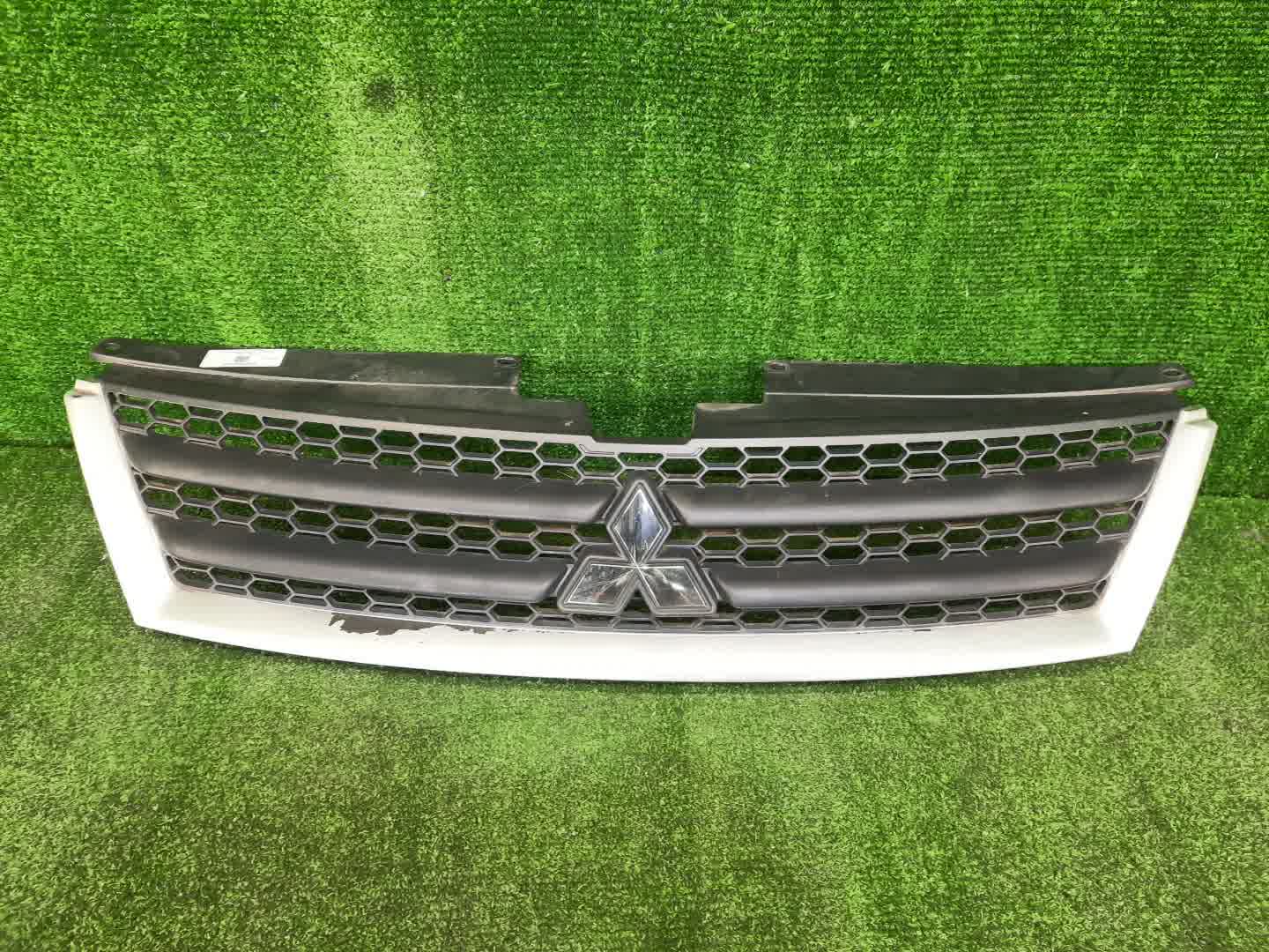 Решетка радиатора MITSUBISHI OUTLANDER CW4W, CW6W, CW5W 7450A035 1 ракурс