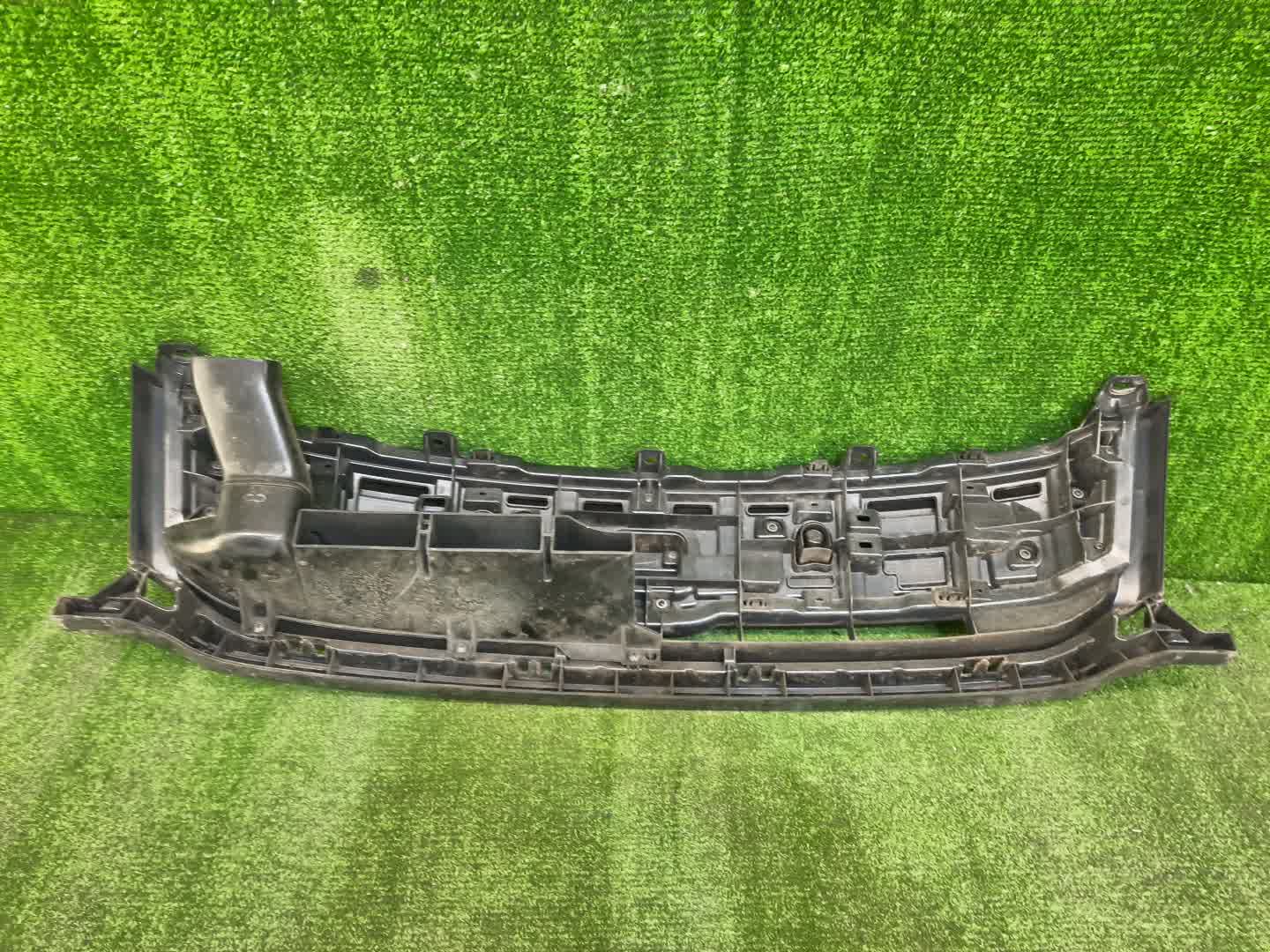 Решетка радиатора HONDA FREED SPIKE GP3 71121-SWZ-003 4 ракурс