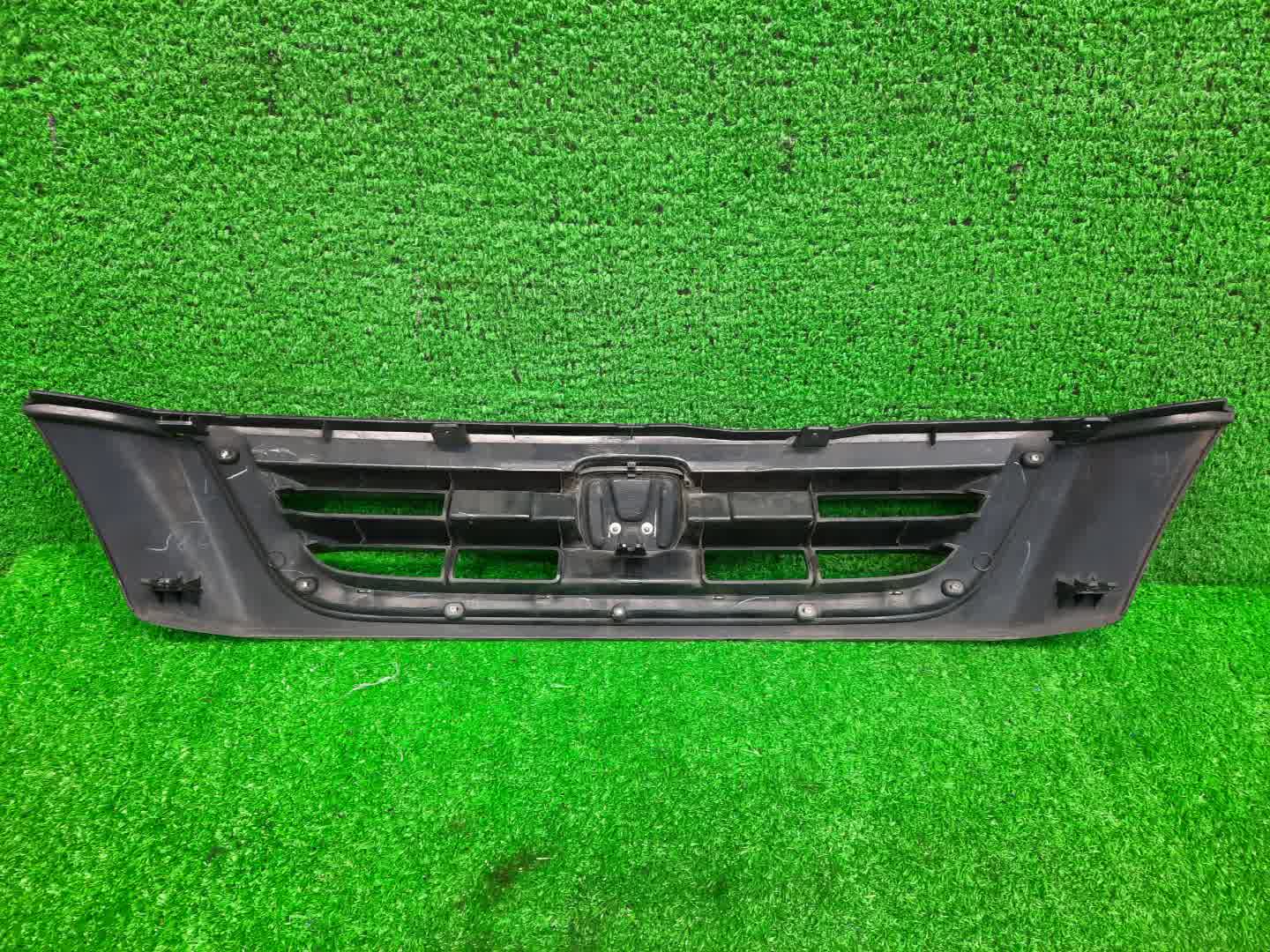 Решетка радиатора HONDA CR-V RD1, RD2 75101-ST0-0000 4 ракурс