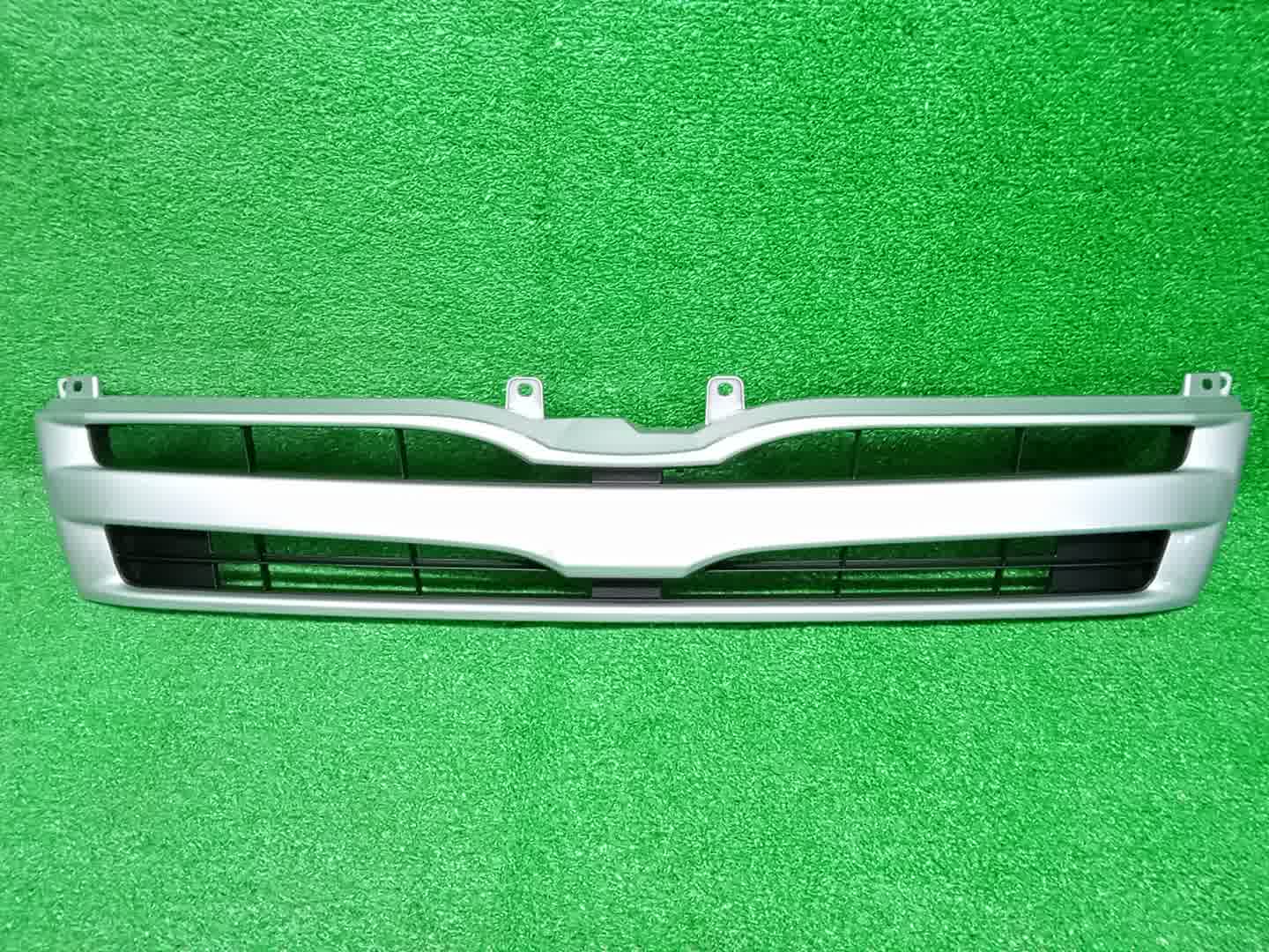 Решетка радиатора TOYOTA HIACE KDH222 53111-26411 1 ракурс