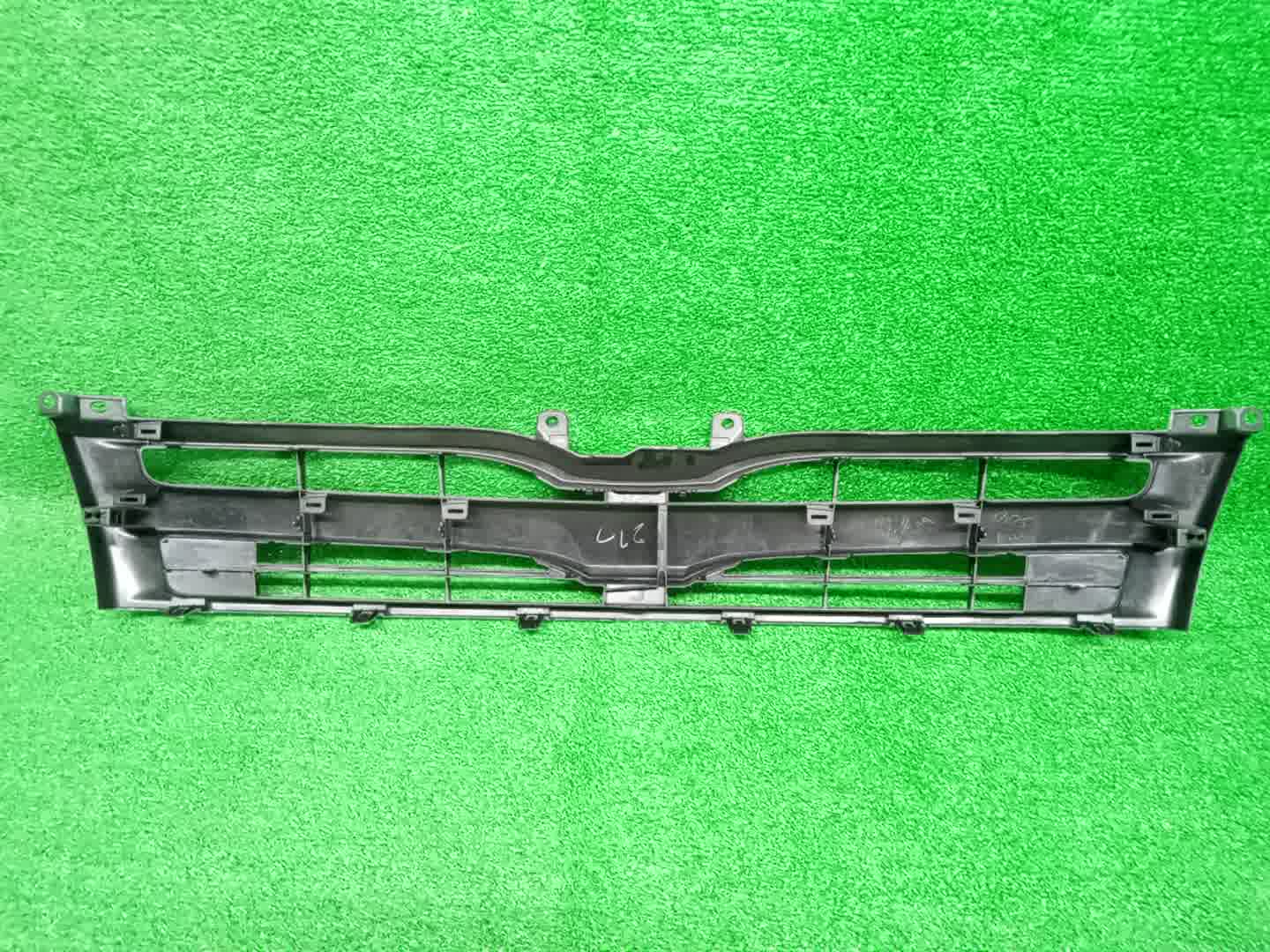 Решетка радиатора TOYOTA HIACE KDH222 53111-26411 2 ракурс