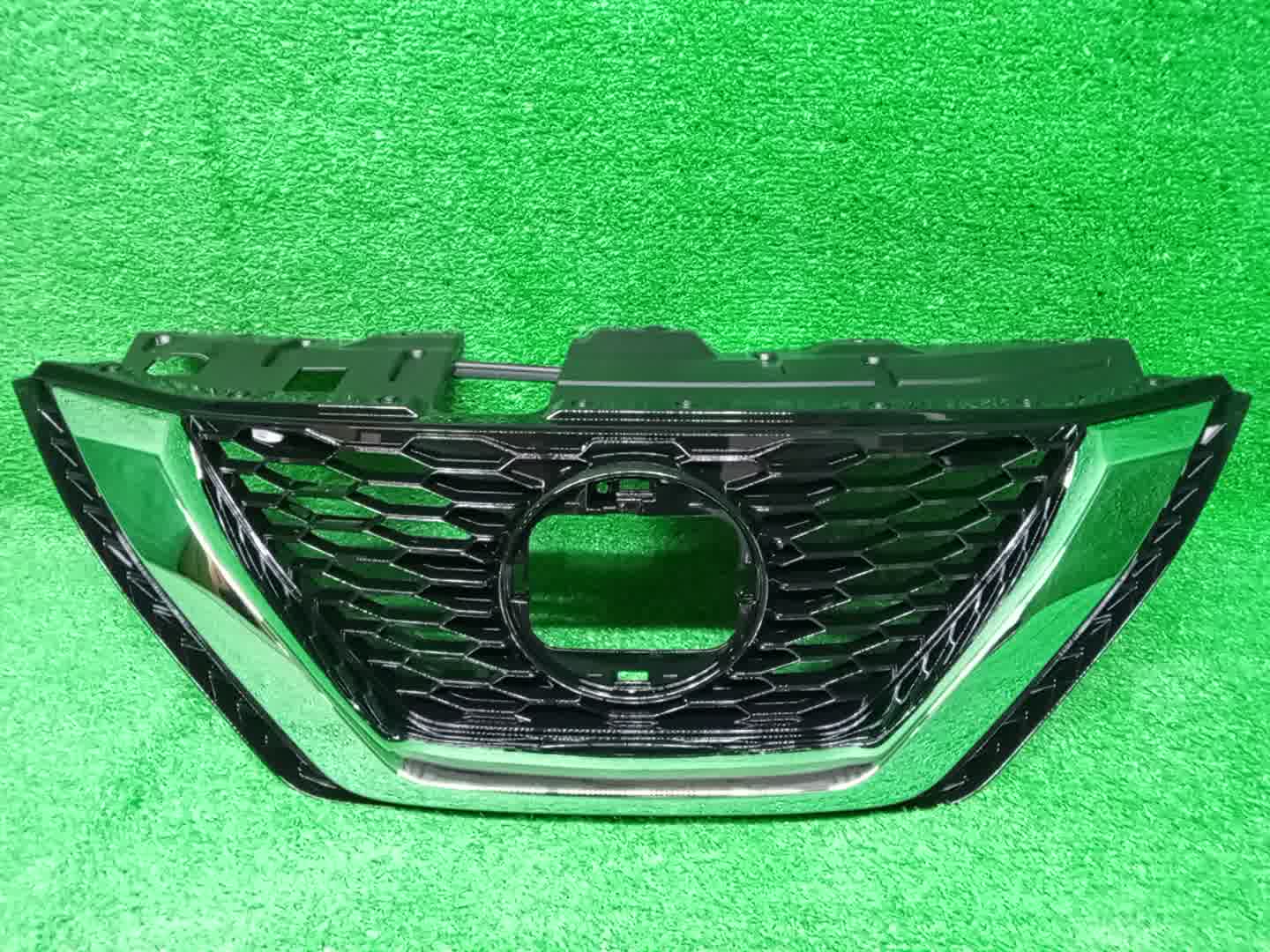 Решетка радиатора NISSAN QASHQAI J11 62310-HV32B 1 ракурс