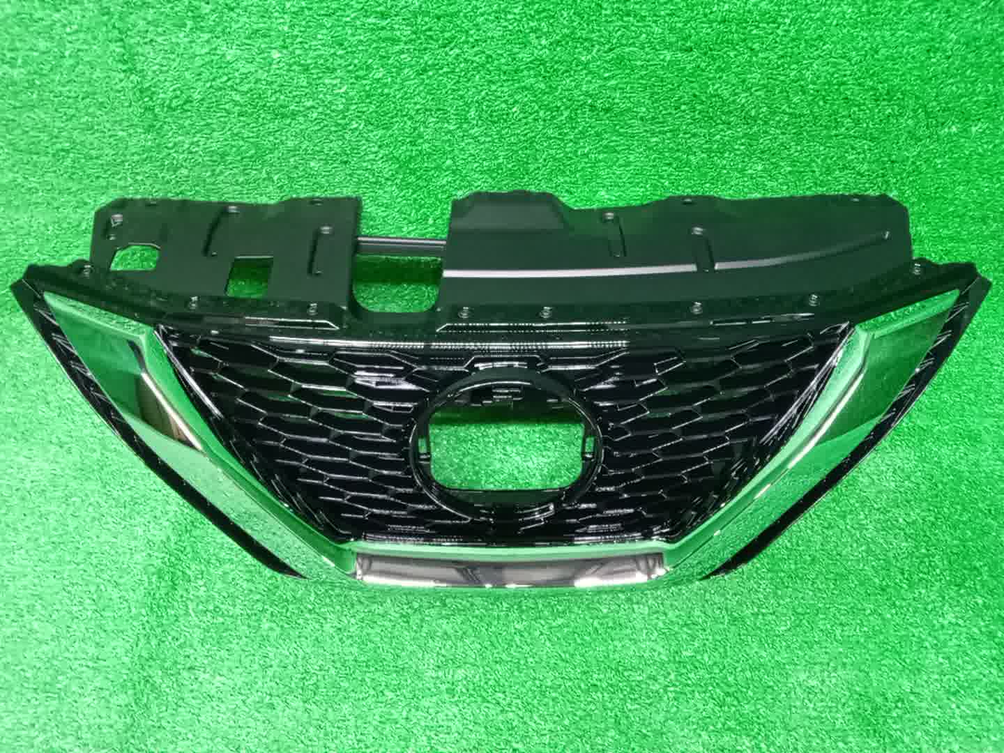 Решетка радиатора NISSAN QASHQAI J11 62310-HV32B 2 ракурс