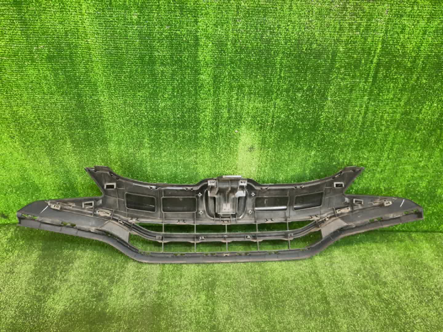 Решетка радиатора HONDA FIT GK6, GK3, GK5, GK4 71121-T5C-003 2 ракурс