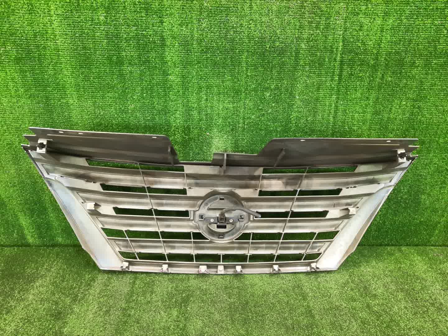 Решетка радиатора NISSAN SERENA C26 62310-3GS0A 2 ракурс