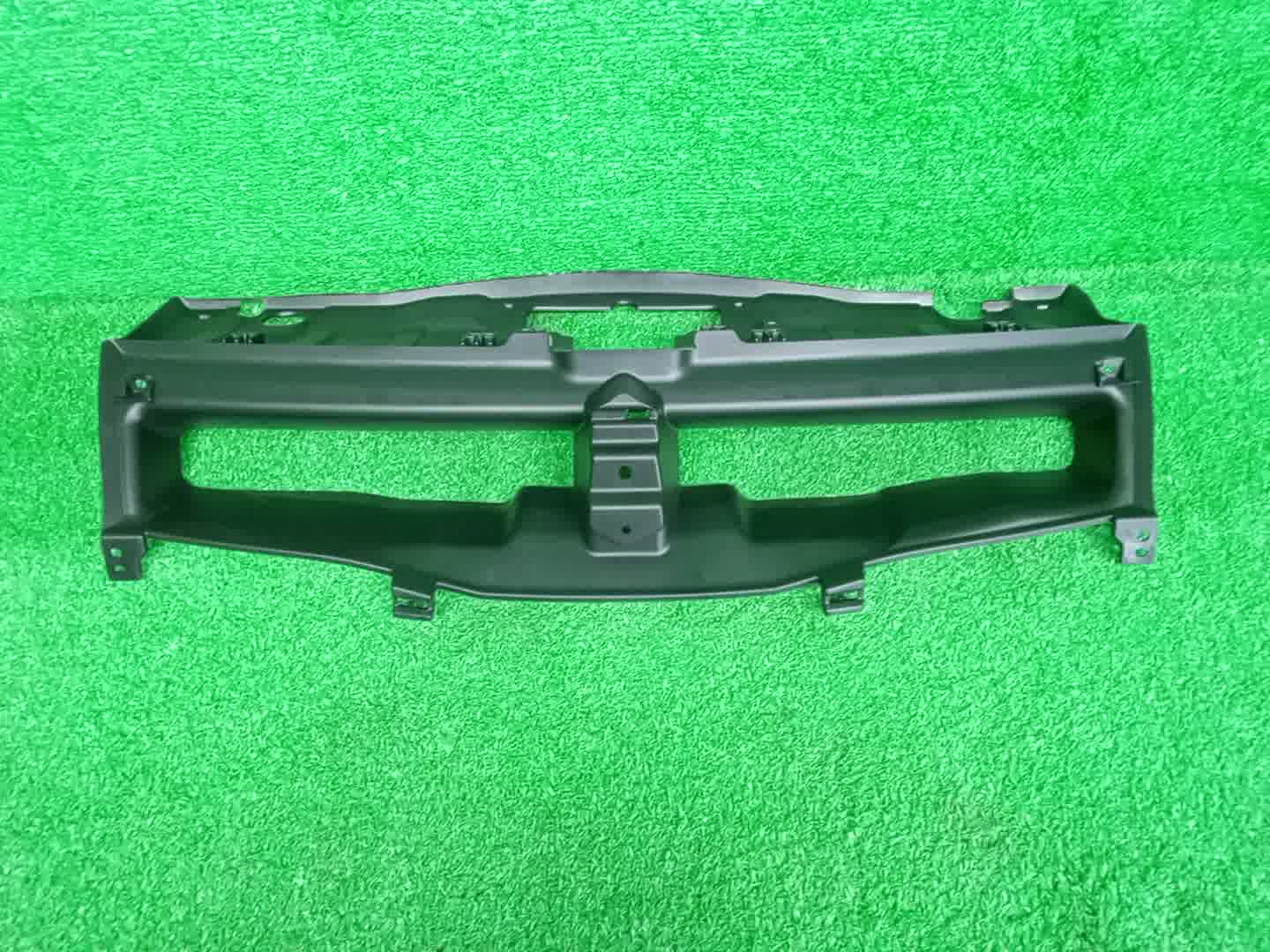Решетка радиатора SUZUKI ESCUDO, GRAND VITARA TDB4W, TD94W, TD54W, TDA4W, TDB4, TE94, TD54, JT 72121-77KA0 1 ракурс Решетка радиатора SUZUKI ESCUDO, GRAND VITARA TDB4W, TD94W, TD54W, TDA4W, TDB4, TE94, TD54, JT 72121-77KA0 1 ракурс