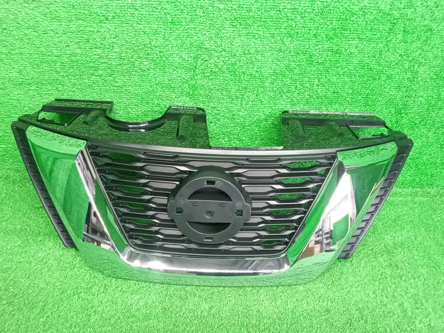 Решетка радиатора NISSAN X-TRAIL HT32, T32, HNT32, NT32 62310-6FR6A 1 ракурс