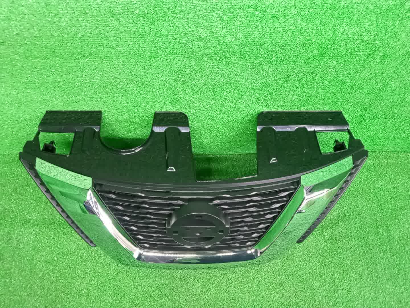 Решетка радиатора NISSAN X-TRAIL HT32, T32, HNT32, NT32 62310-6FR6A 2 ракурс