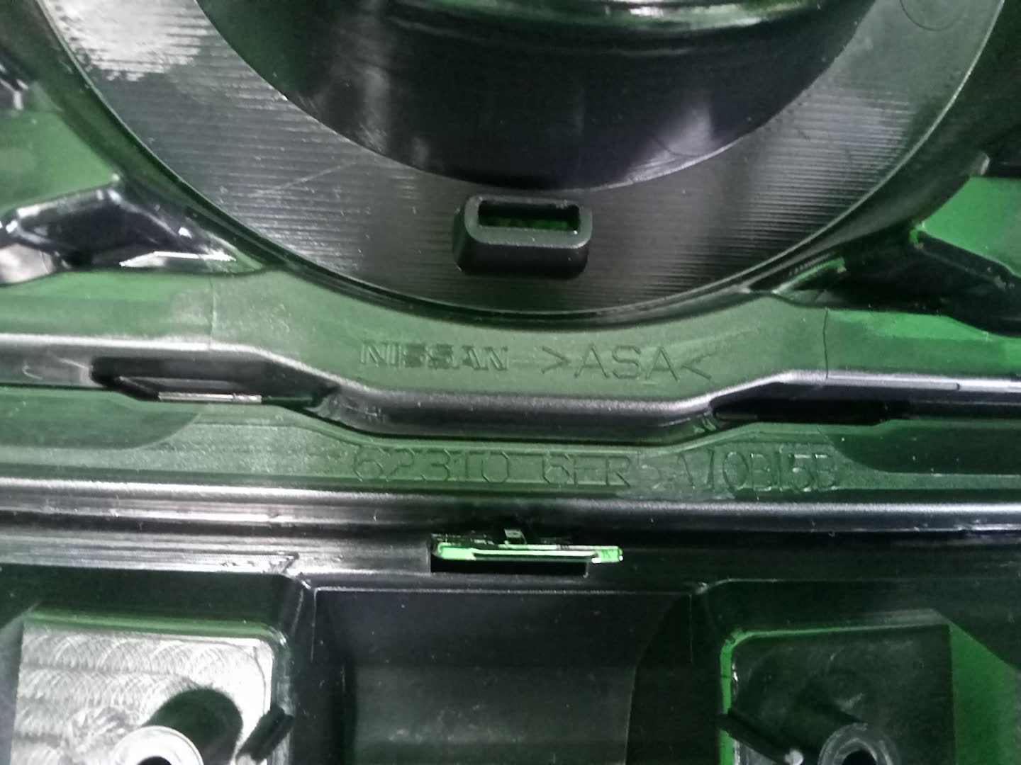 Решетка радиатора NISSAN X-TRAIL HT32, T32, HNT32, NT32 62310-6FR6A 4 ракурс