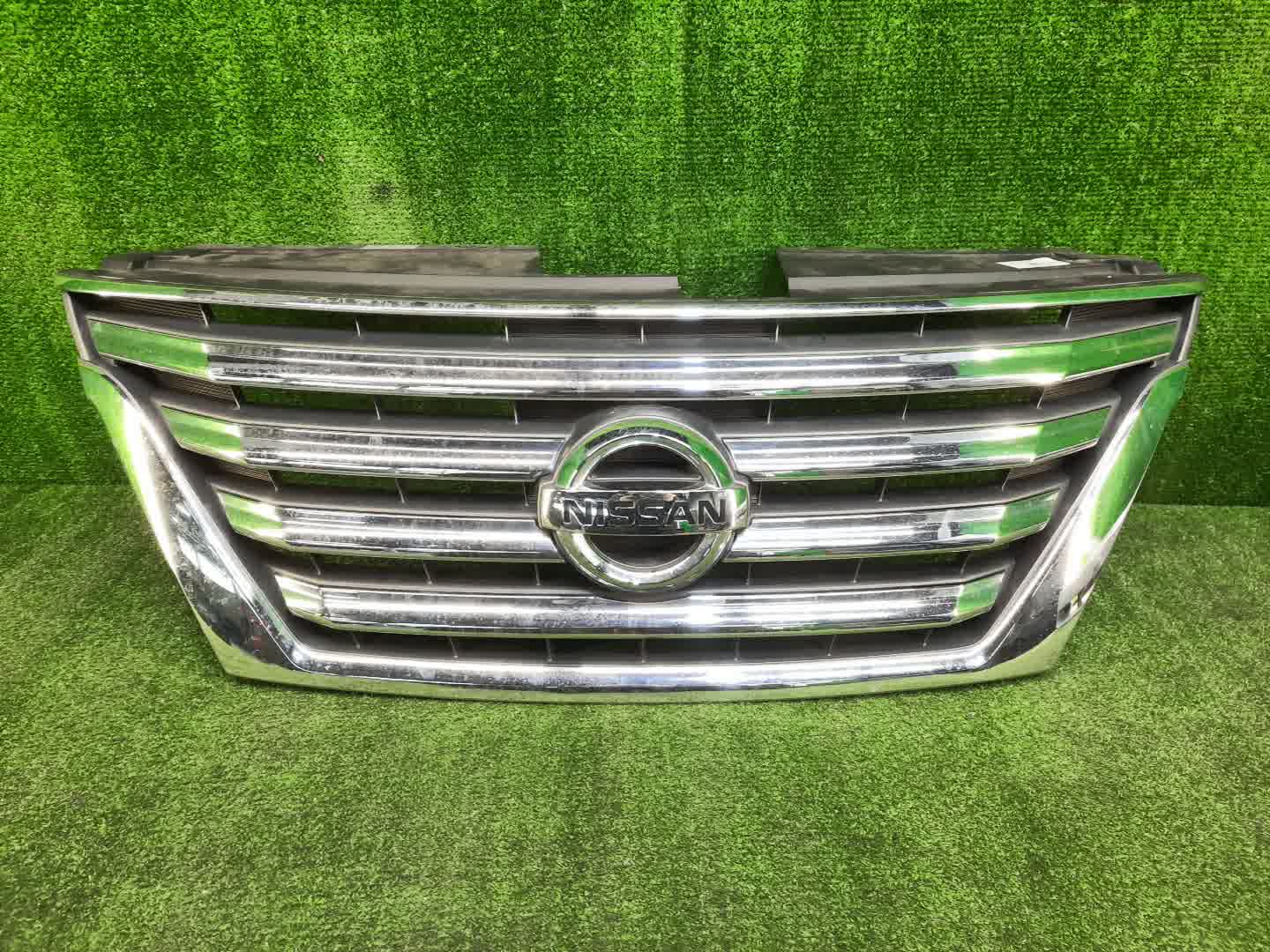 Решетка радиатора NISSAN SERENA C26 62310-3GS0A 1 ракурс