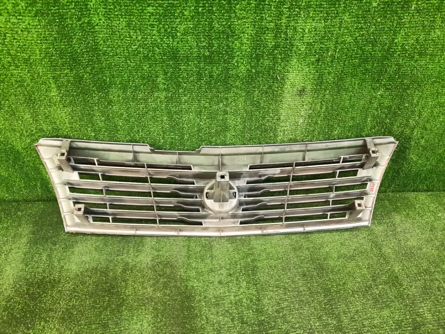 Решетка радиатора NISSAN LIBERTY RM12 62310-WF700 2 ракурс