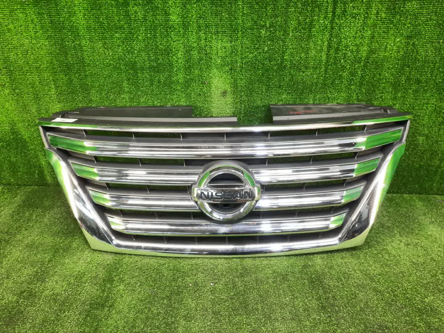 Решетка радиатора NISSAN SERENA C26 62310-3GS0A 1 ракурс