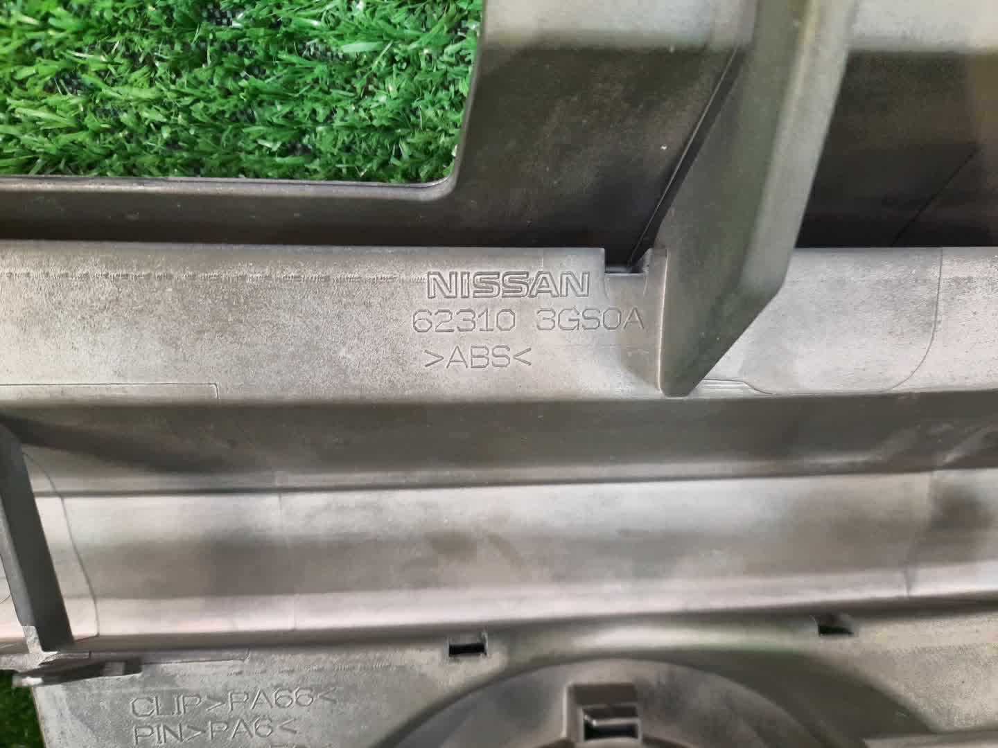 Решетка радиатора NISSAN SERENA C26 62310-3GS0A 3 ракурс