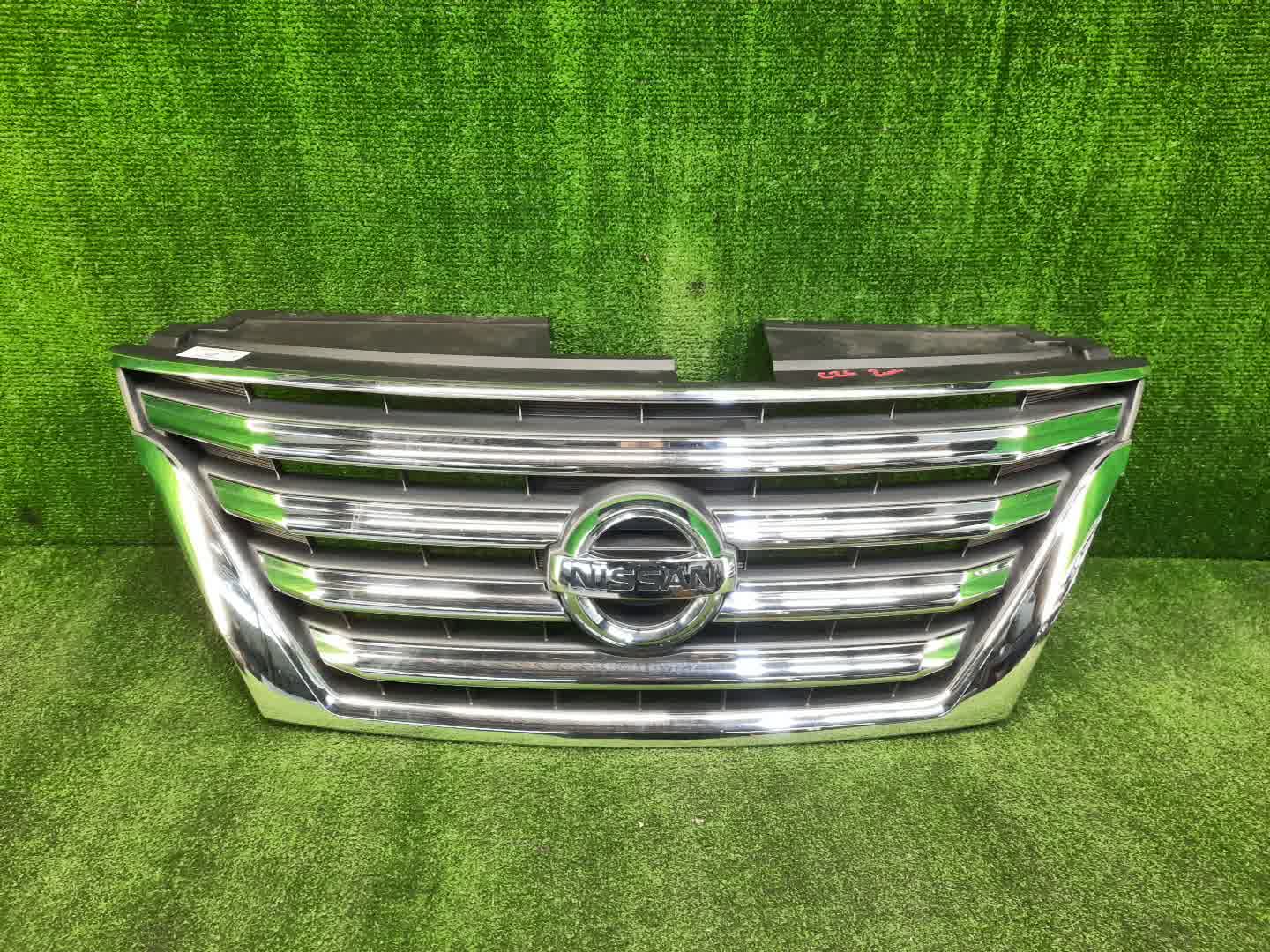 Решетка радиатора NISSAN SERENA C26 62310-3GS0A 1 ракурс
