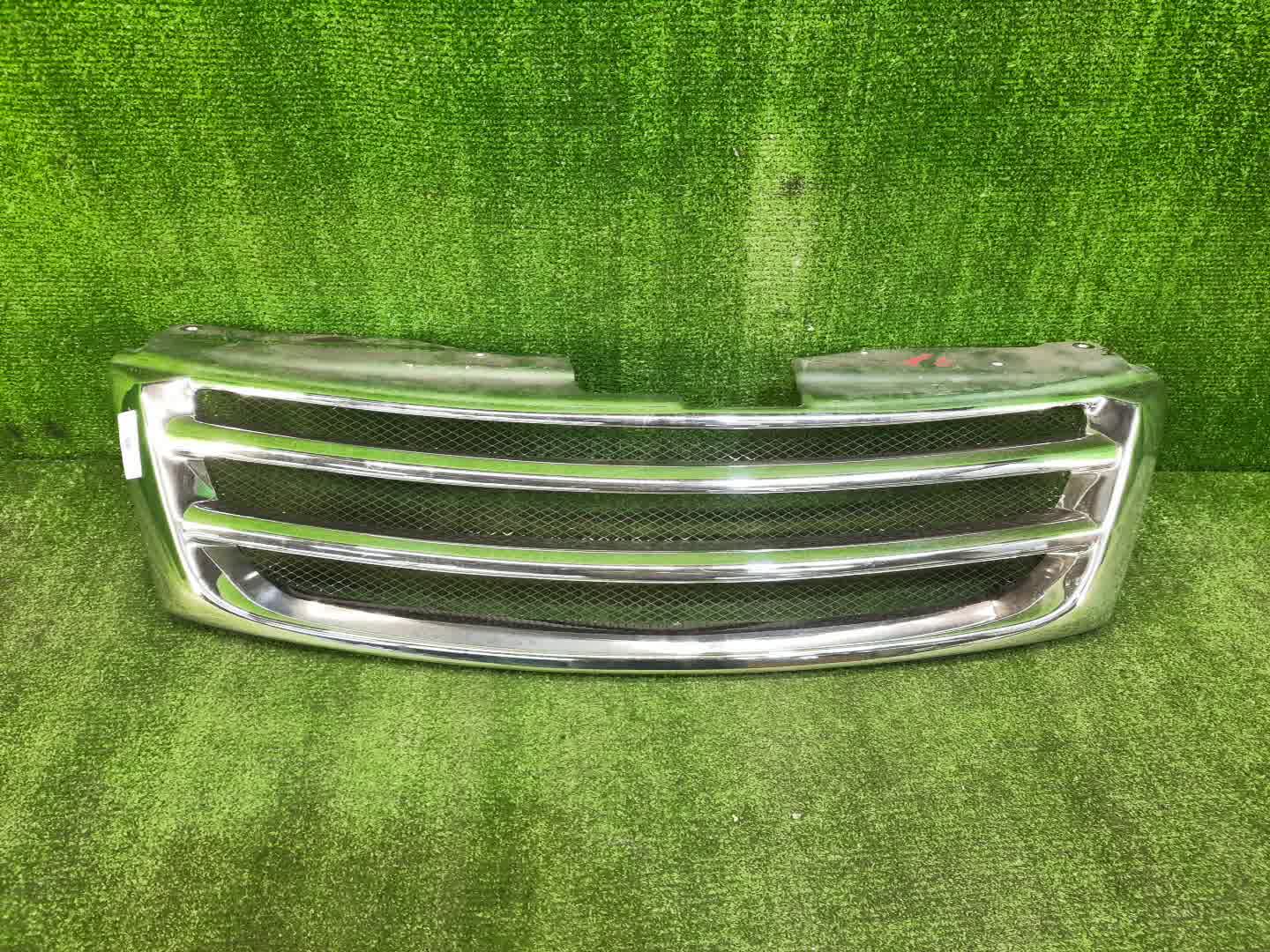 Решетка радиатора NISSAN SERENA C25 1 ракурс