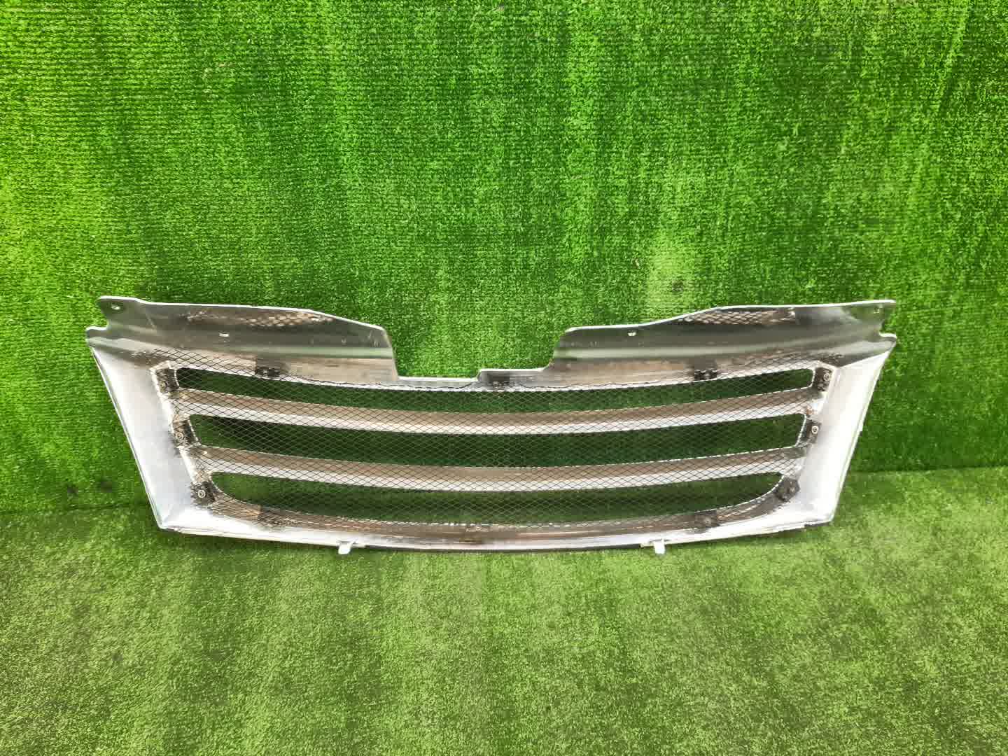 Решетка радиатора NISSAN SERENA C25 3 ракурс