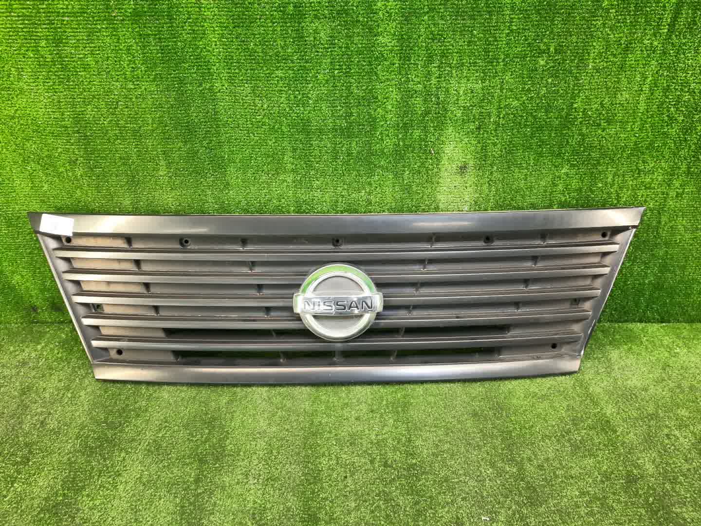 Решетка радиатора NISSAN CARAVAN E25 62310-VX50A 1 ракурс