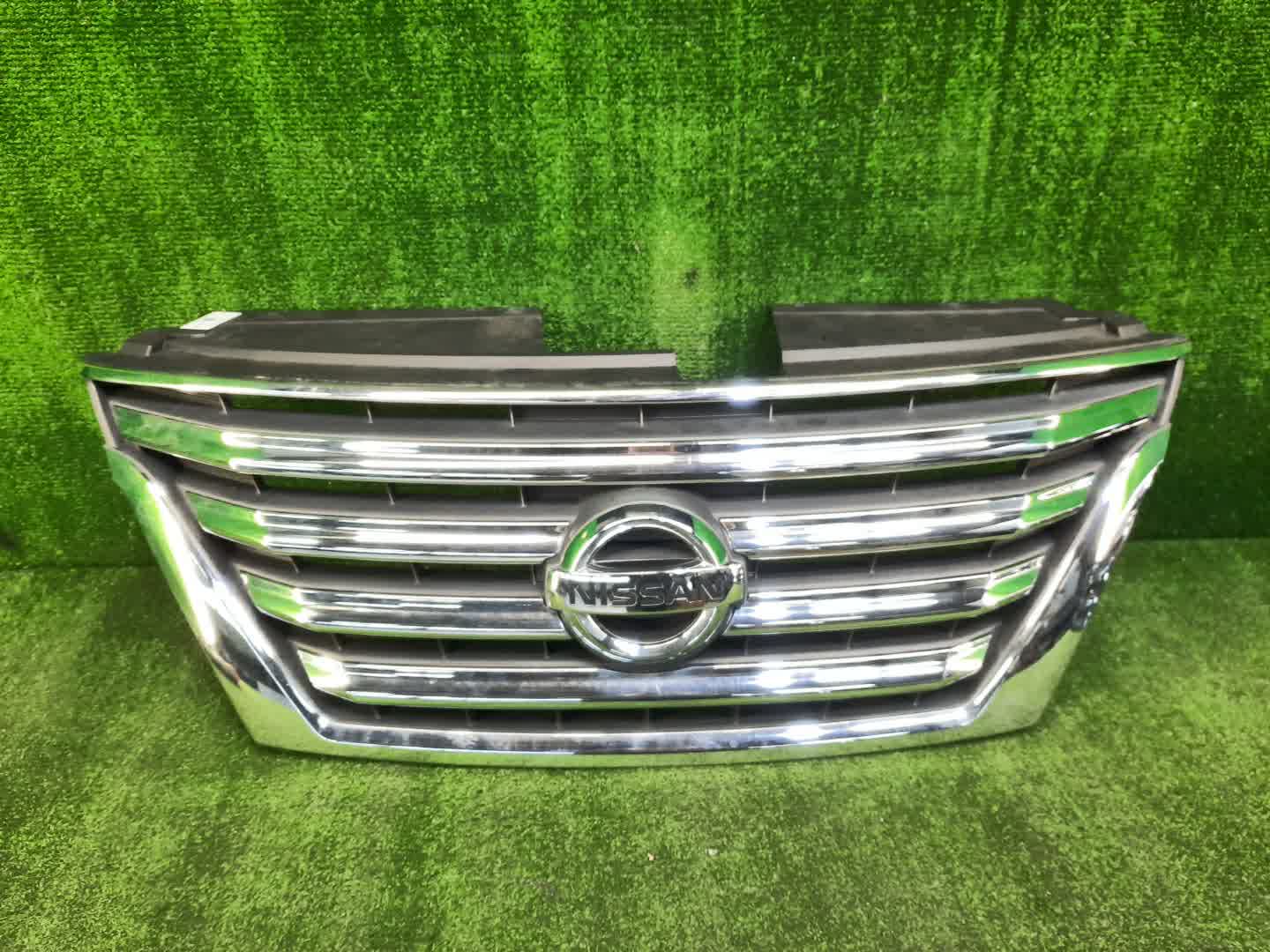 Решетка радиатора NISSAN SERENA C26 62310-3GS0A 1 ракурс