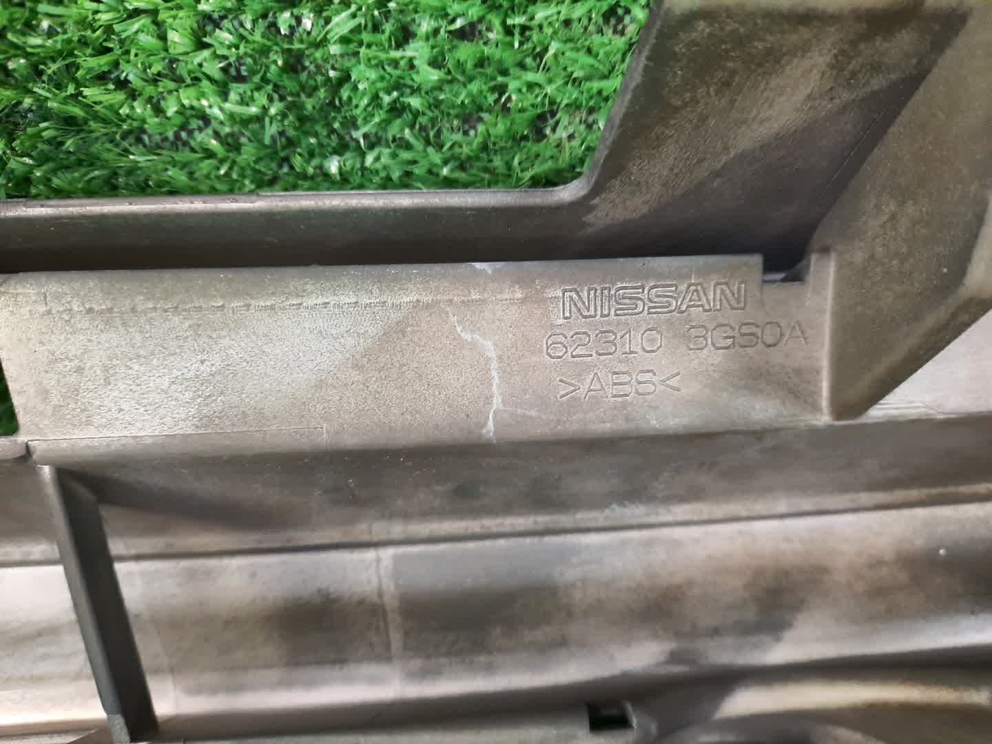 Решетка радиатора NISSAN SERENA C26 62310-3GS0A 3 ракурс