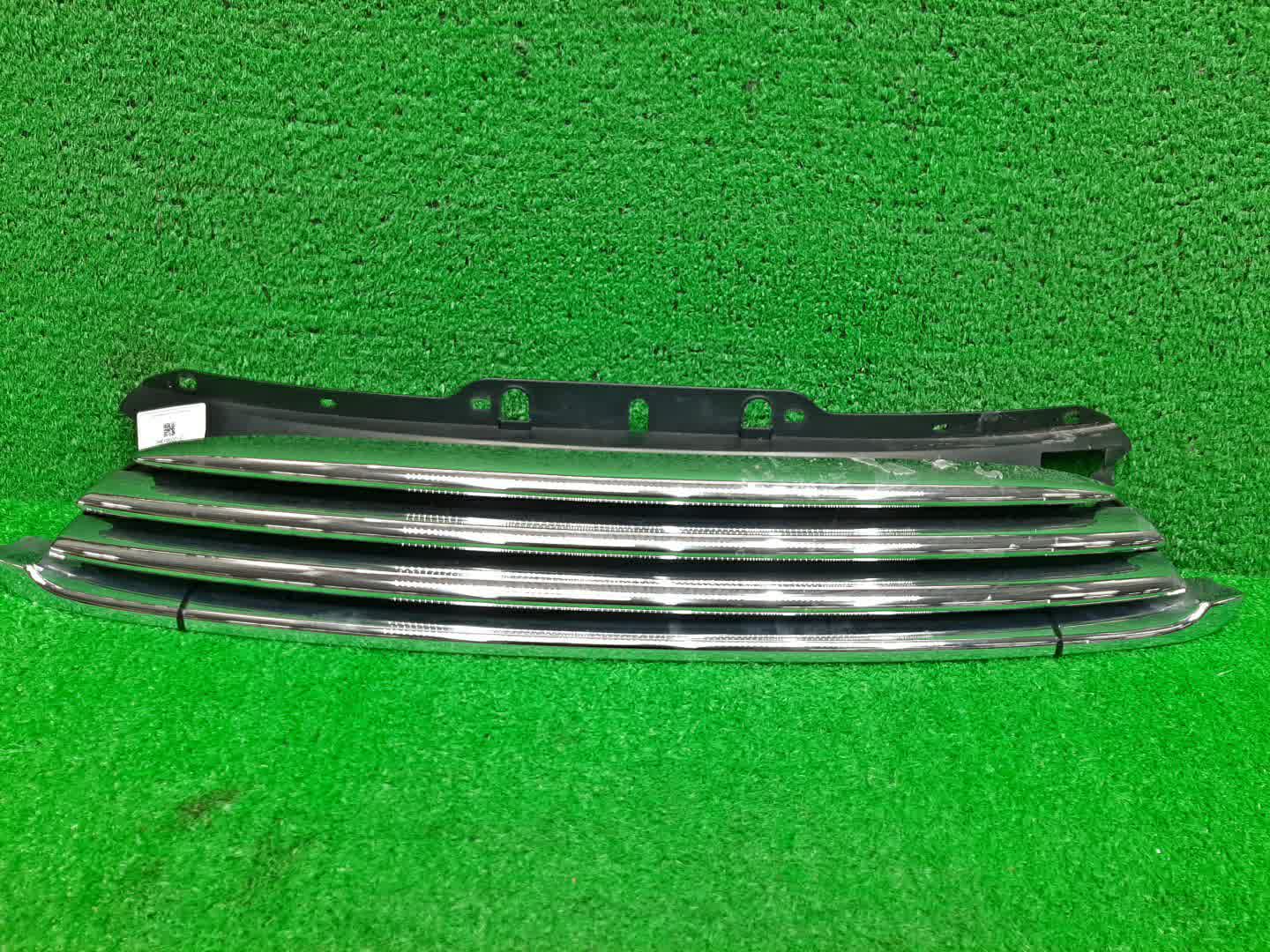 Решетка радиатора MINI HATCH R56 1 ракурс