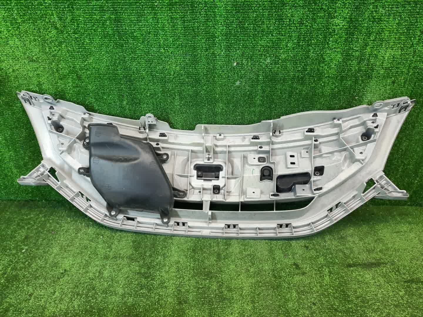 Решетка радиатора HONDA FREED GP3, GB3, GB4 71121-SWP-003 2 ракурс