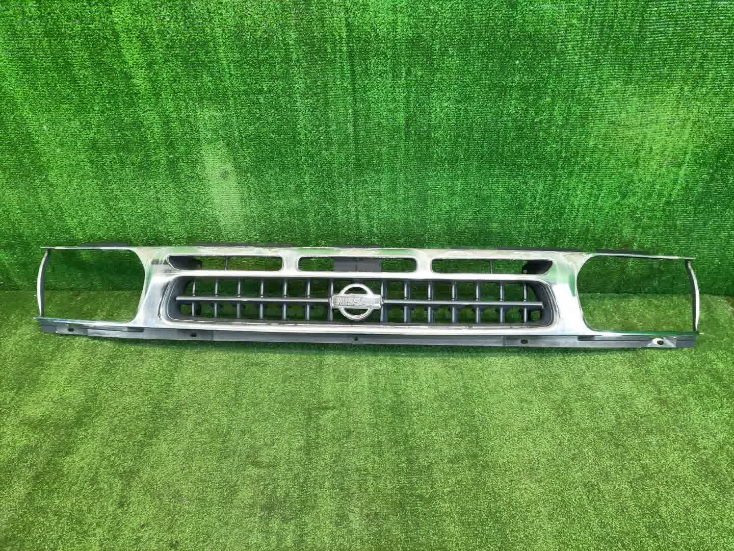 Решетка радиатора NISSAN TERRANO PR50, LR50, TR50, RR50 62310-0W001 1 ракурс
