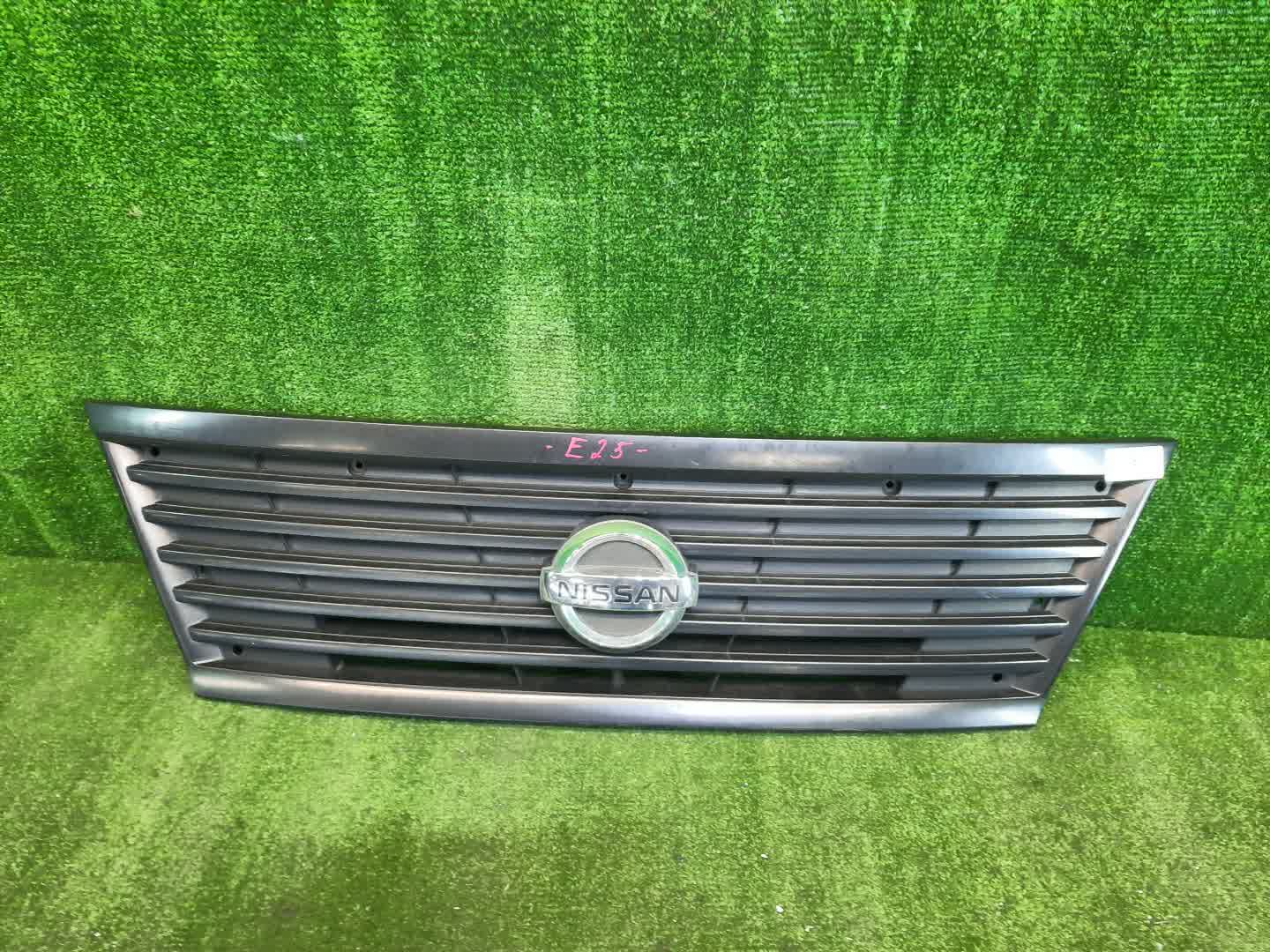 Решетка радиатора NISSAN CARAVAN E25 62310-VX50A 1 ракурс