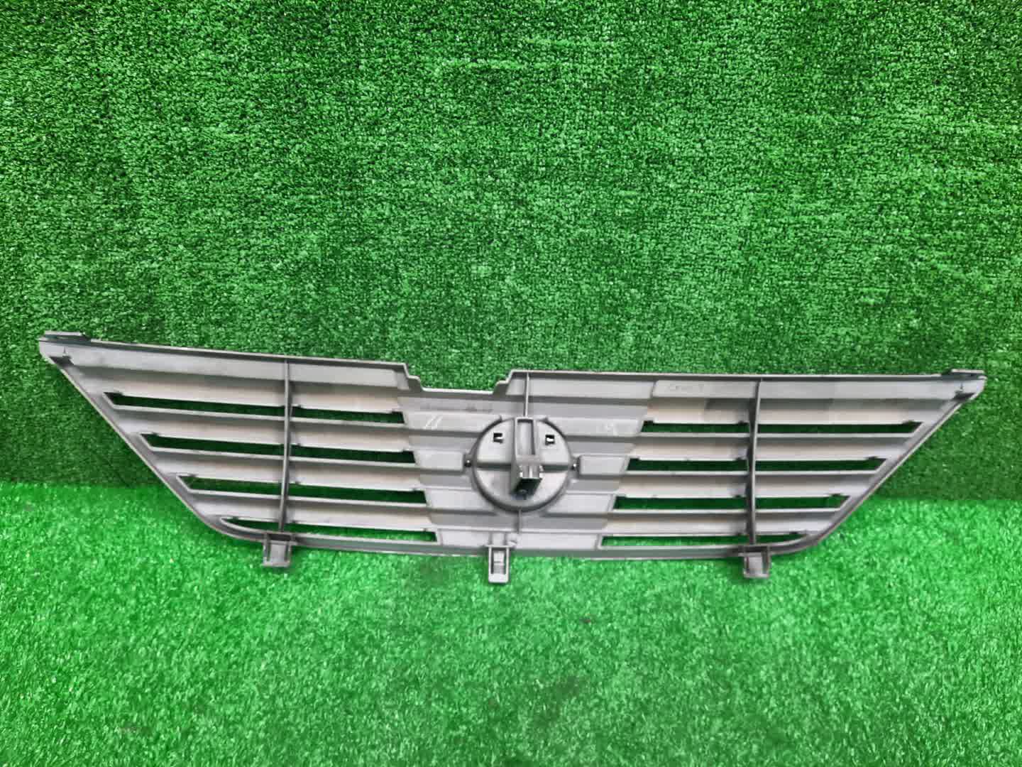 Решетка радиатора NISSAN SERENA TNC24, TC24, RC24, PC24, PNC24, VC24, VNC24 62310-CX001 2 ракурс