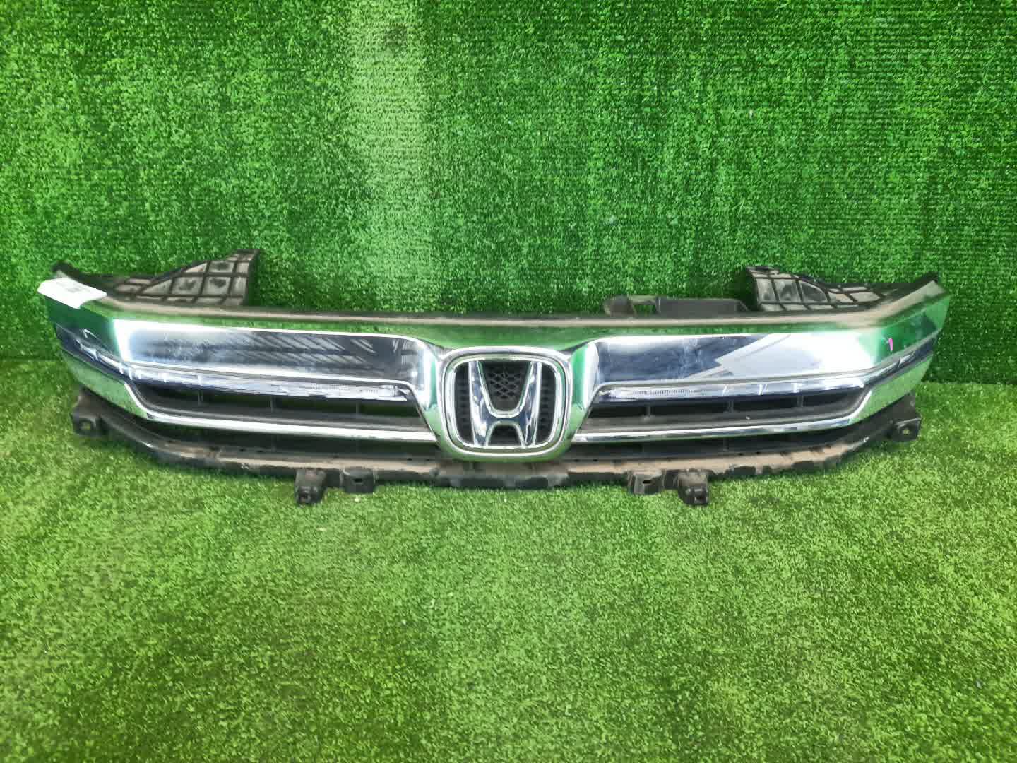 Решетка радиатора HONDA INSIGHT ZE3, ZE2 71126-TM9-J0 1 ракурс
