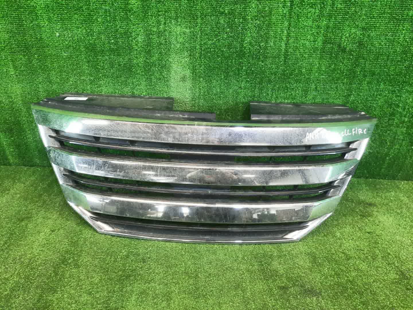 Решетка радиатора NISSAN SERENA C26 62310-1A21B 1 ракурс