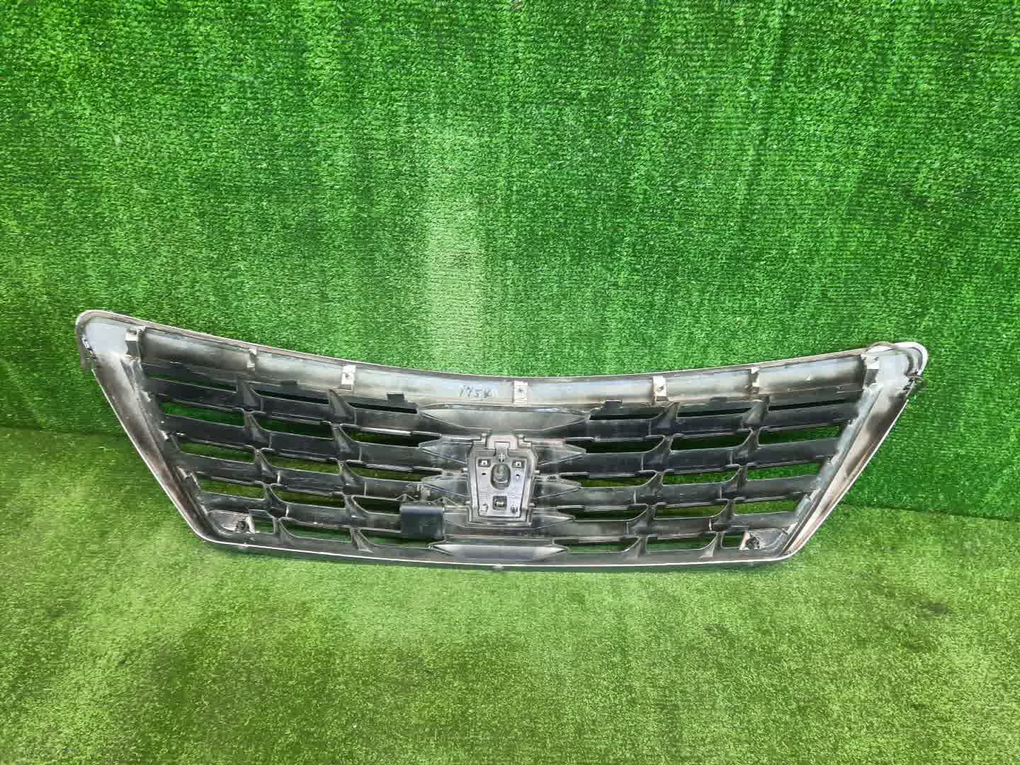 Решетка радиатора TOYOTA CROWN GRS200 53111-30D10 3 ракурс