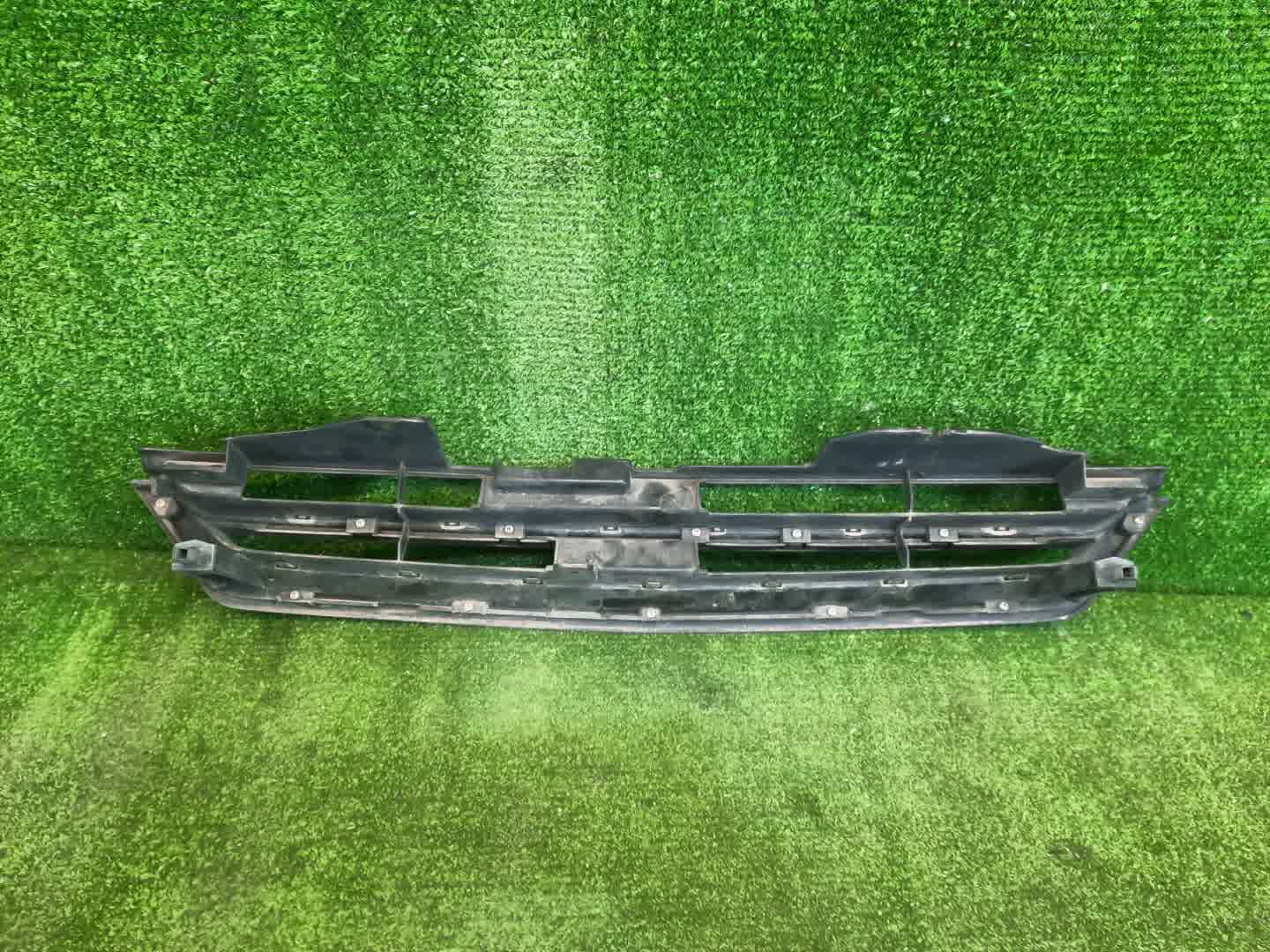 Решетка радиатора HONDA ACCORD CD8 75101-SV4-0000 3 ракурс