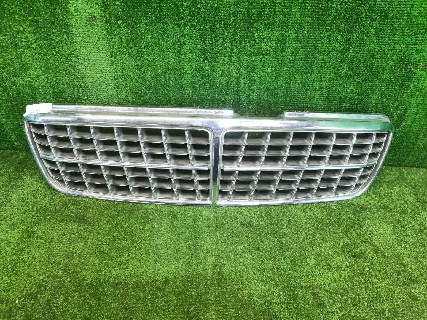 Решетка радиатора NISSAN CEDRIC Y33 62310-5P600 1 ракурс