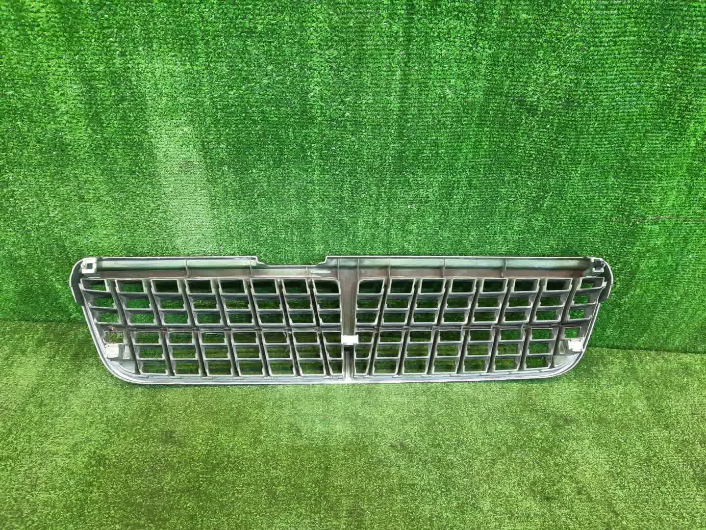 Решетка радиатора NISSAN CEDRIC Y33 62310-5P600 2 ракурс