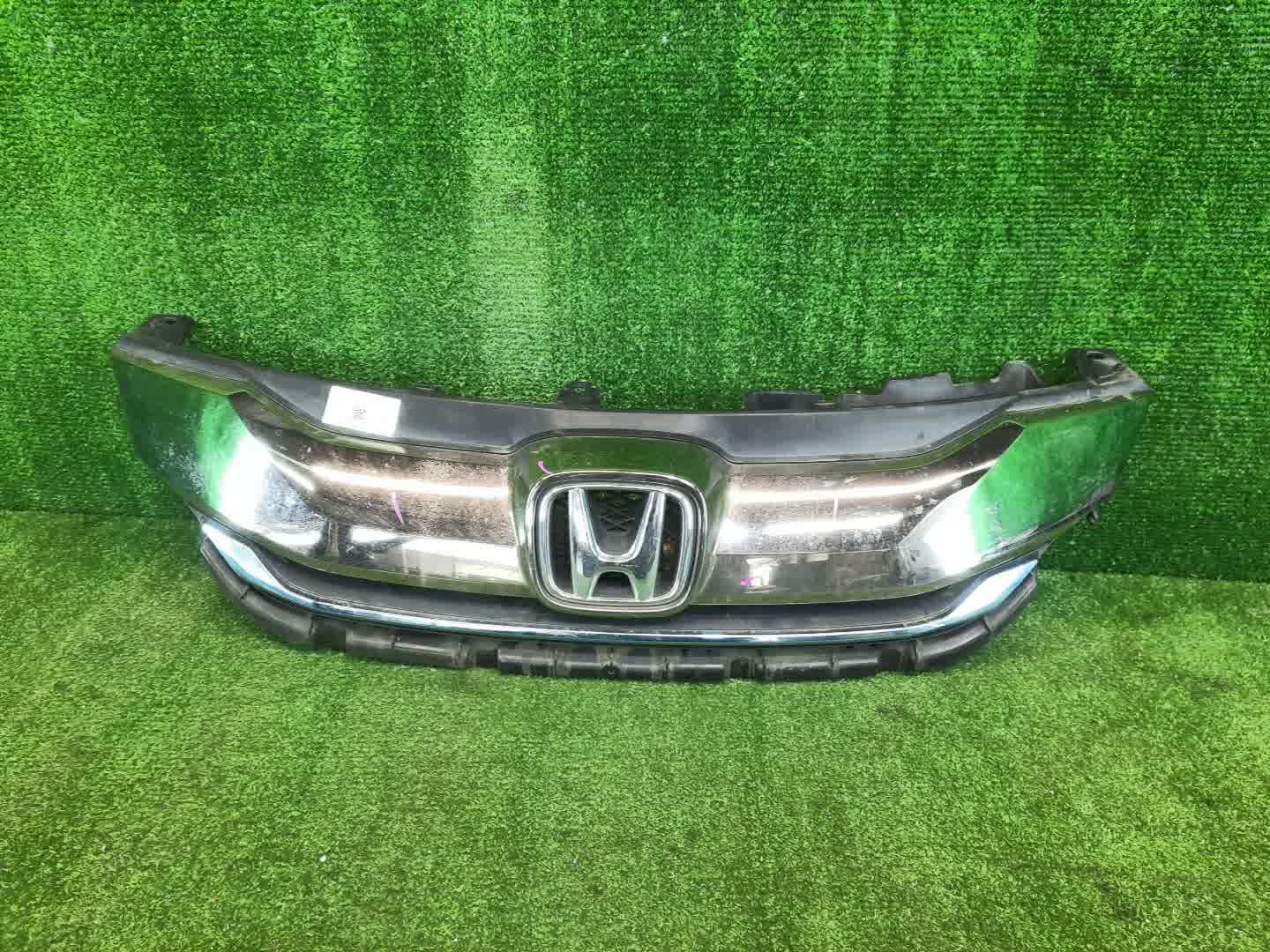 Решетка радиатора HONDA FIT SHUTTLE GP2 71121-TD7J01 1 ракурс