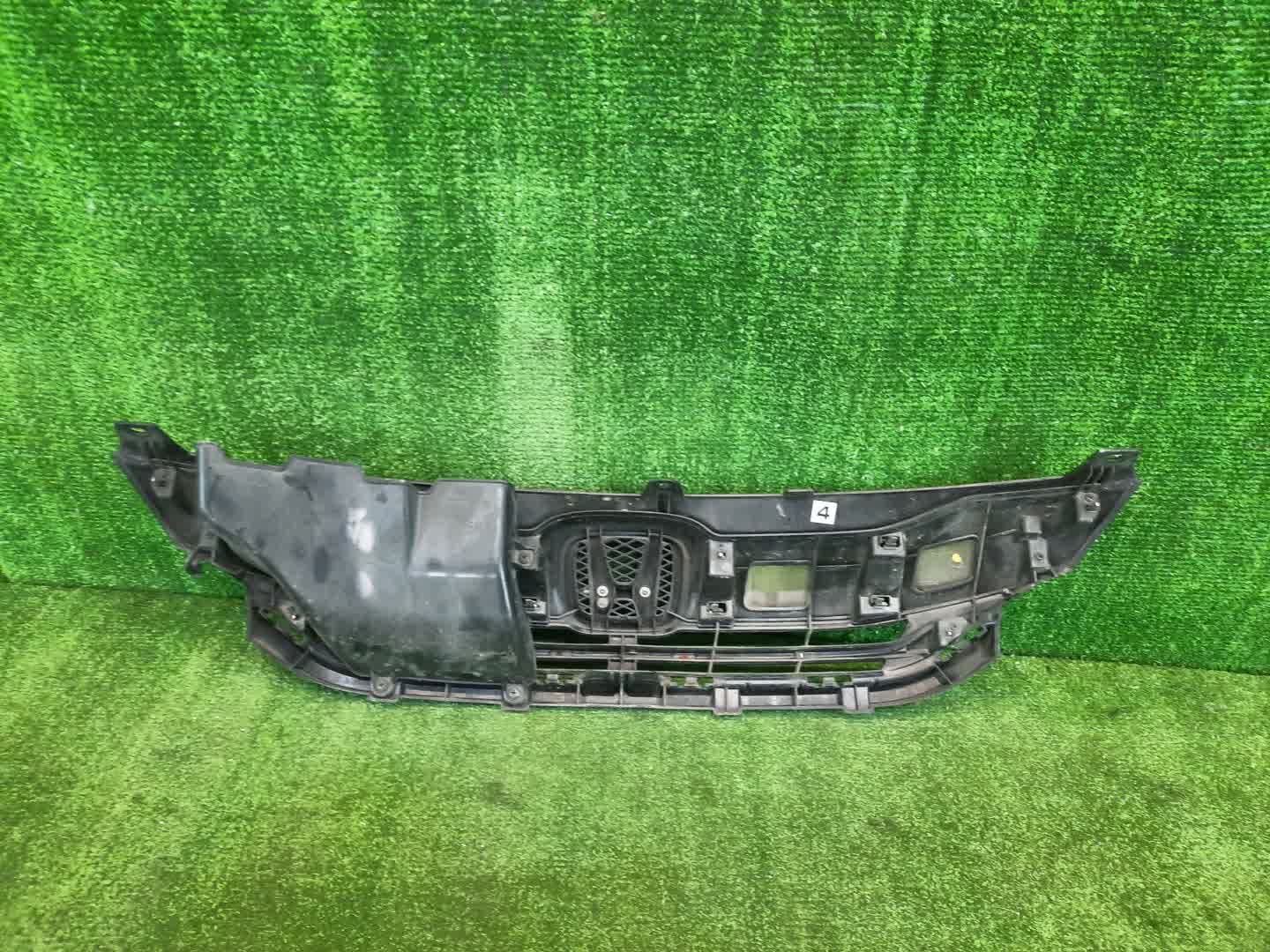 Решетка радиатора HONDA FIT SHUTTLE GP2 71121-TD7J01 4 ракурс