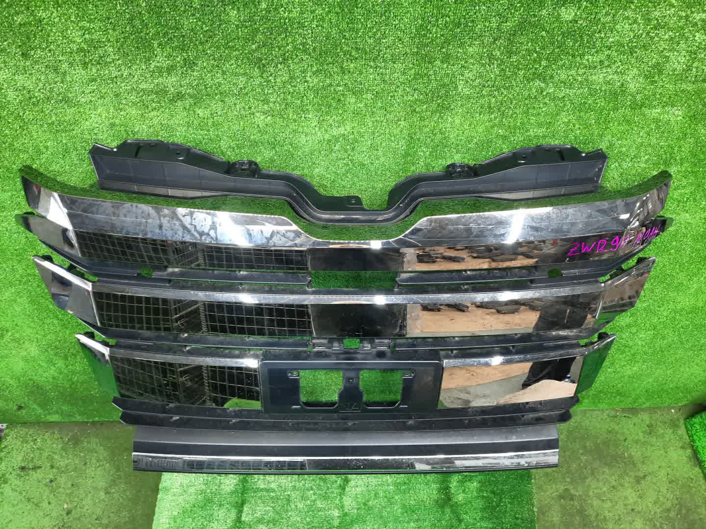 Решетка радиатора TOYOTA NOAH ZWR90W 53101-V1020 2 ракурс