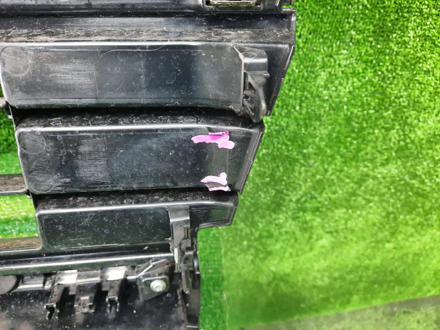 Решетка радиатора TOYOTA NOAH ZWR90W 53101-V1020 4 ракурс