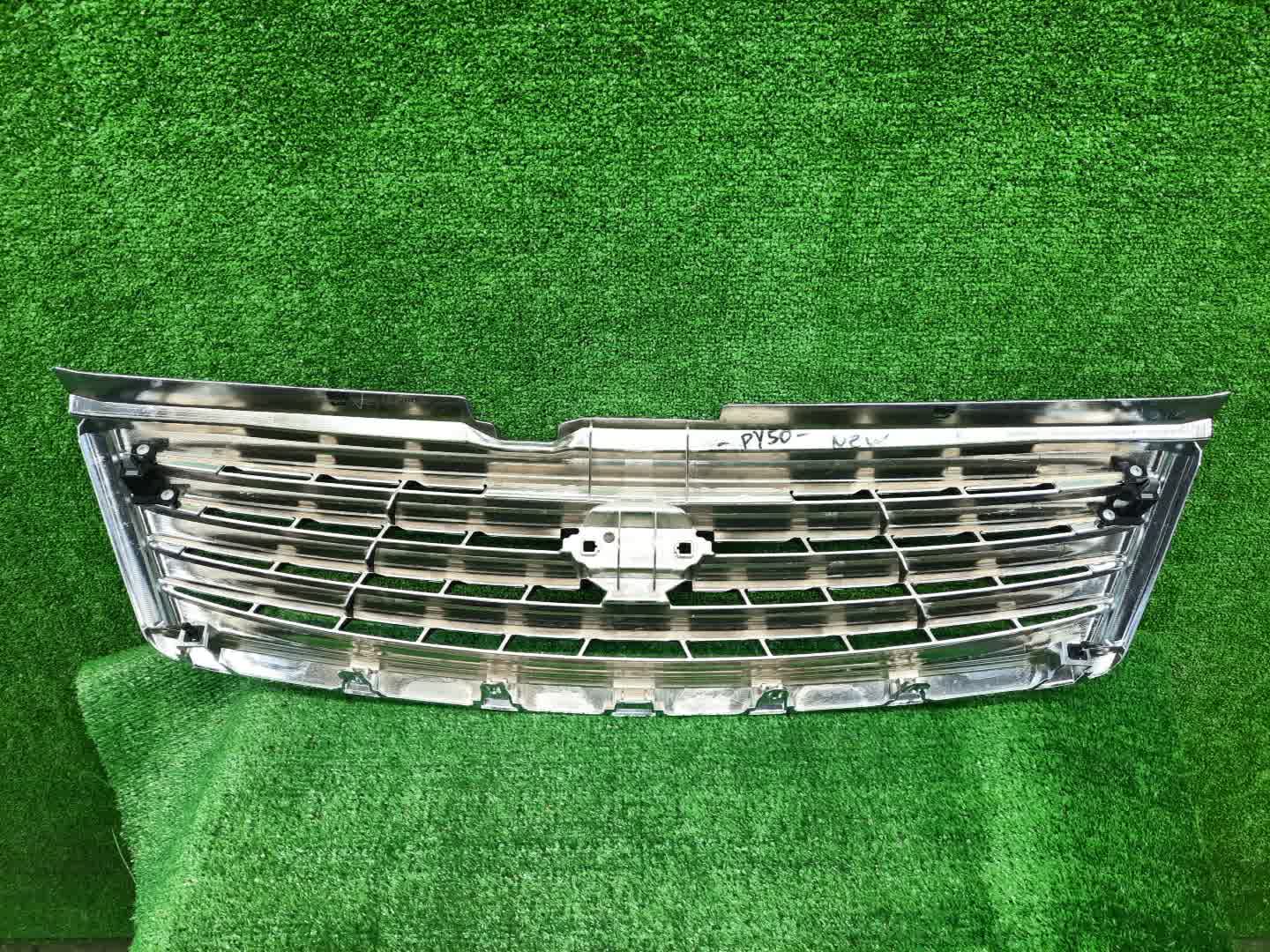 Решетка радиатора NISSAN FUGA Y50 62310-EG70A 2 ракурс