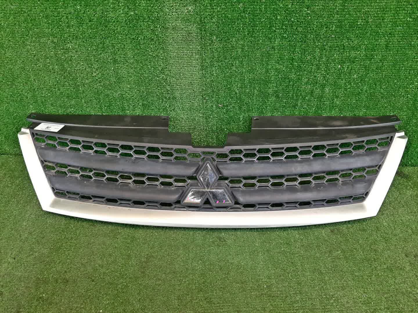 Решетка радиатора MITSUBISHI OUTLANDER CW4W, CW6W, CW5W 7450A035 1 ракурс