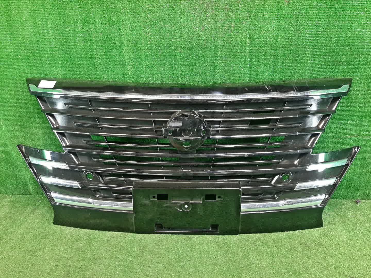 Решетка радиатора NISSAN SERENA C28 62310-7DF0A 1 ракурс