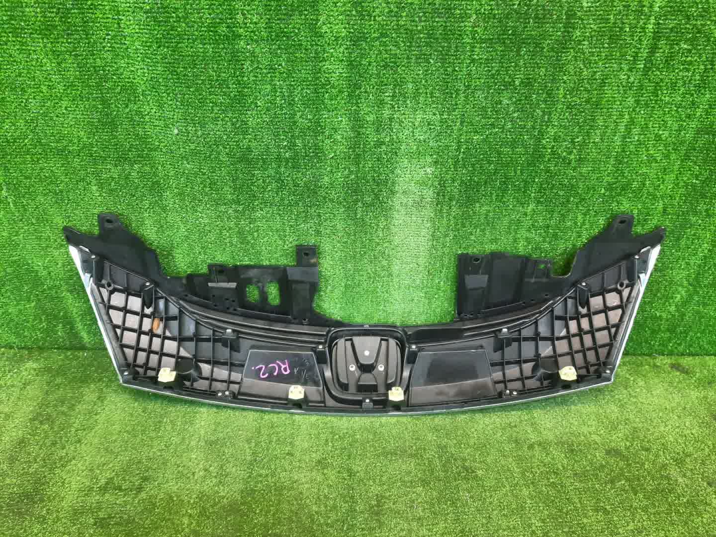 Решетка радиатора HONDA ODYSSEY RC1 2 ракурс