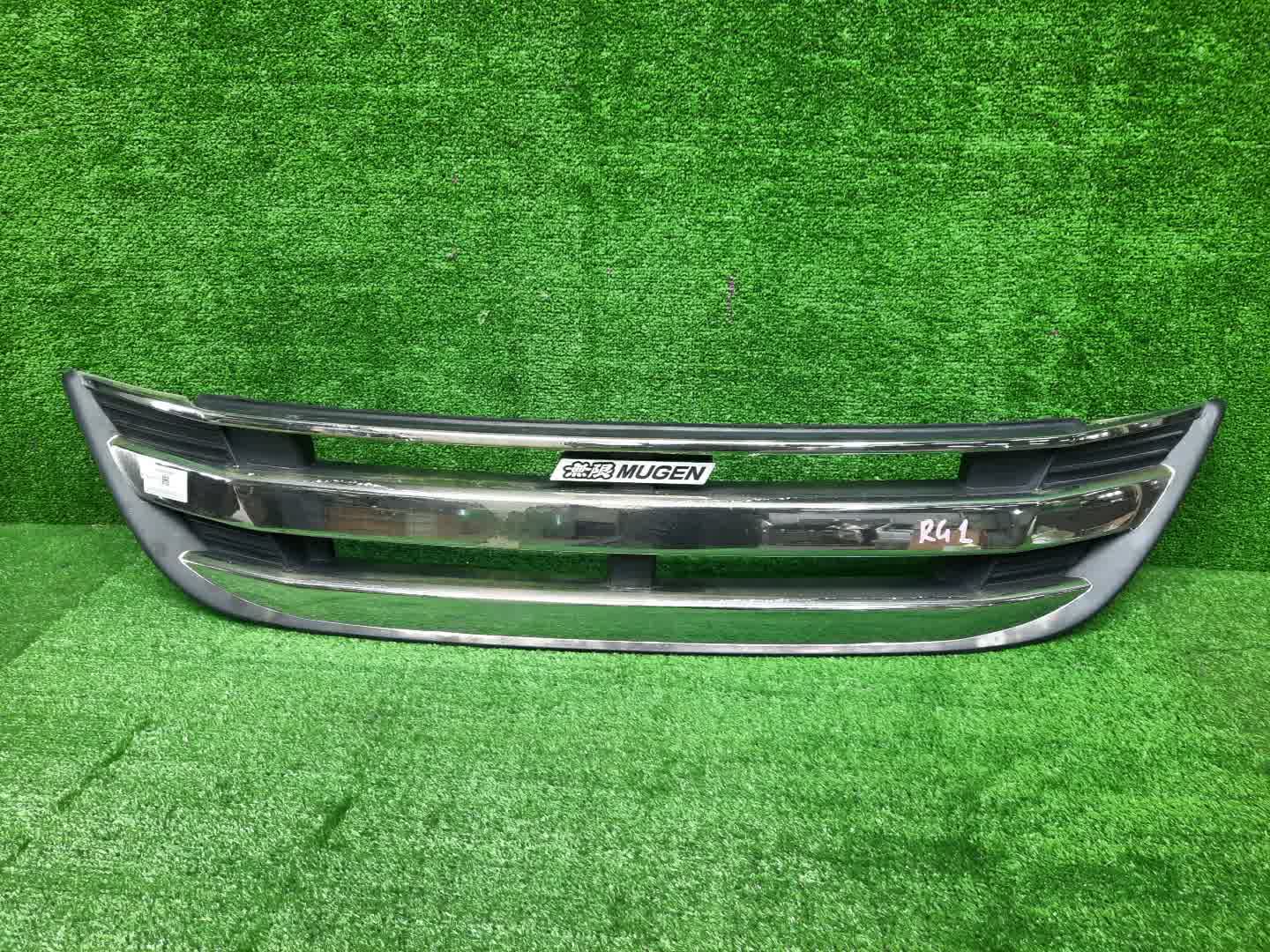 Решетка радиатора HONDA STEPWGN RG1, RG3, RG2 75100-XKN-K0S0 1 ракурс Решетка радиатора HONDA STEPWGN RG1, RG3, RG2 75100-XKN-K0S0 1 ракурс