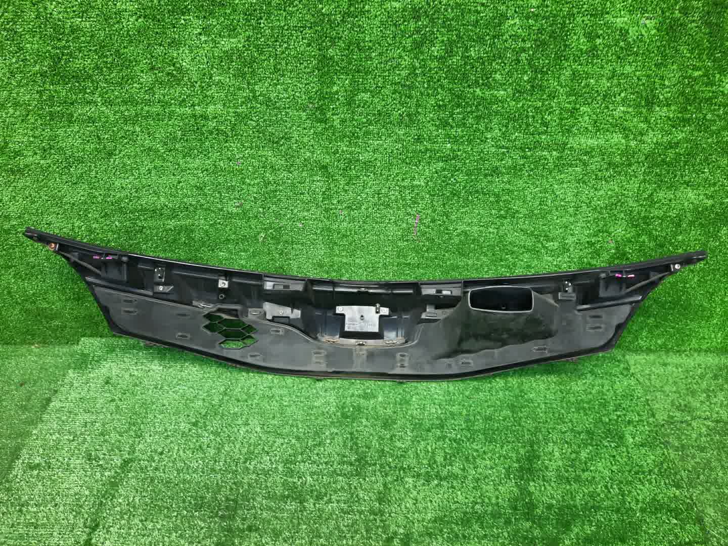 Решетка радиатора SUBARU TREZIA NCP120 53111-52420 4 ракурс