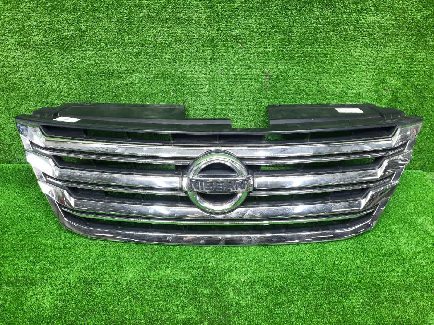 Решетка радиатора NISSAN SERENA C26 62310-3JY0A 1 ракурс