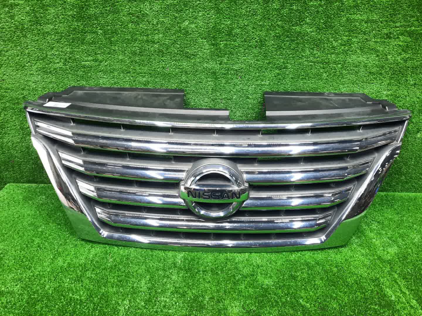 Решетка радиатора NISSAN SERENA C26 62310-3GS0A 1 ракурс
