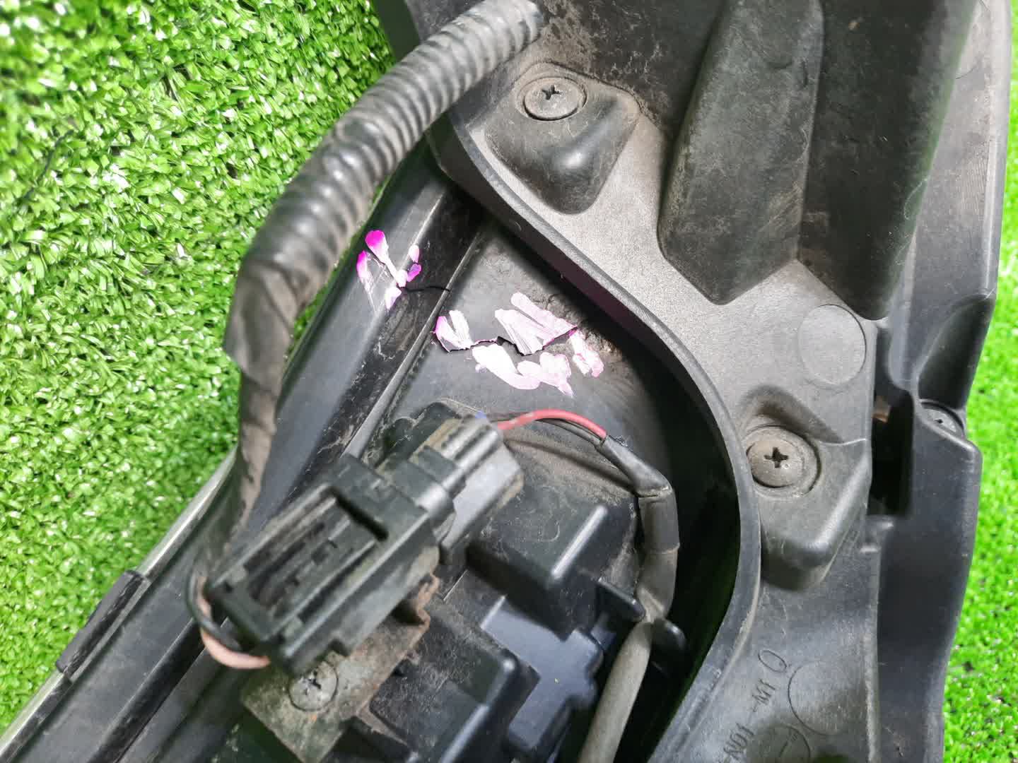 Решетка радиатора HONDA STEPWGN RK5 71123-SZW-N01-M1 5 ракурс