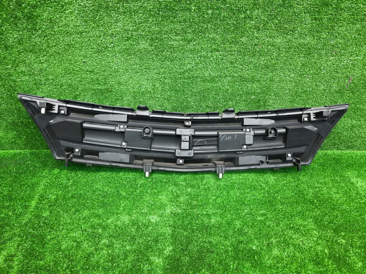 Решетка радиатора SUZUKI SOLIO MA15S 72110-54M6 2 ракурс