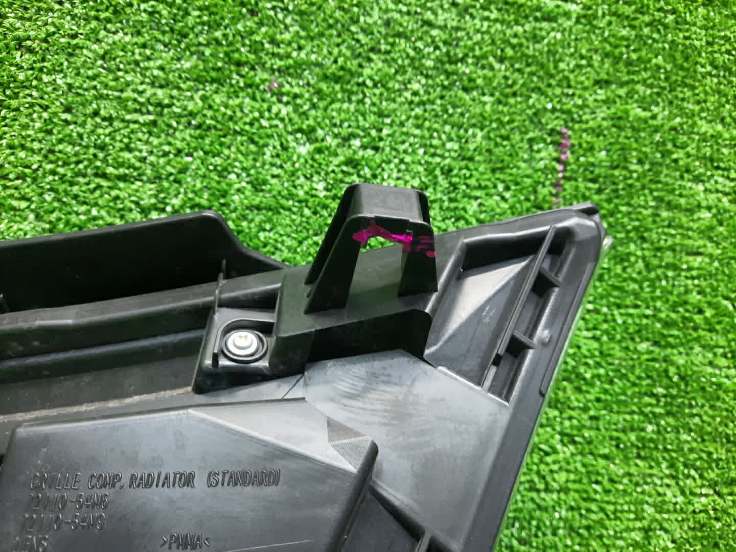 Решетка радиатора SUZUKI SOLIO MA15S 72110-54M6 3 ракурс